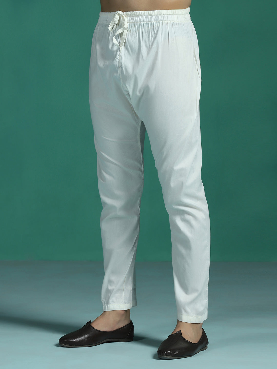Zavaya Men Olive Embroidery Cotton Blend Kurta