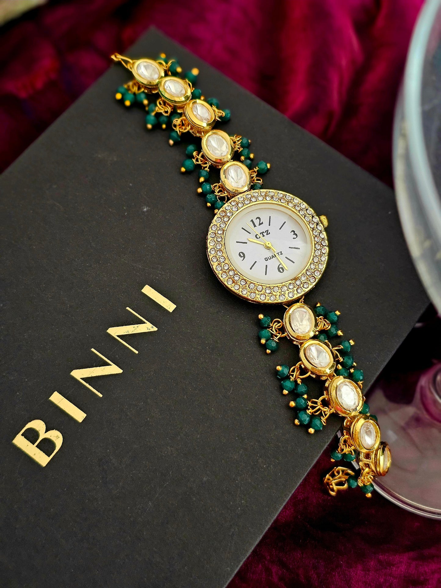 Onyx Charm Kundan Circle Dial Watch
