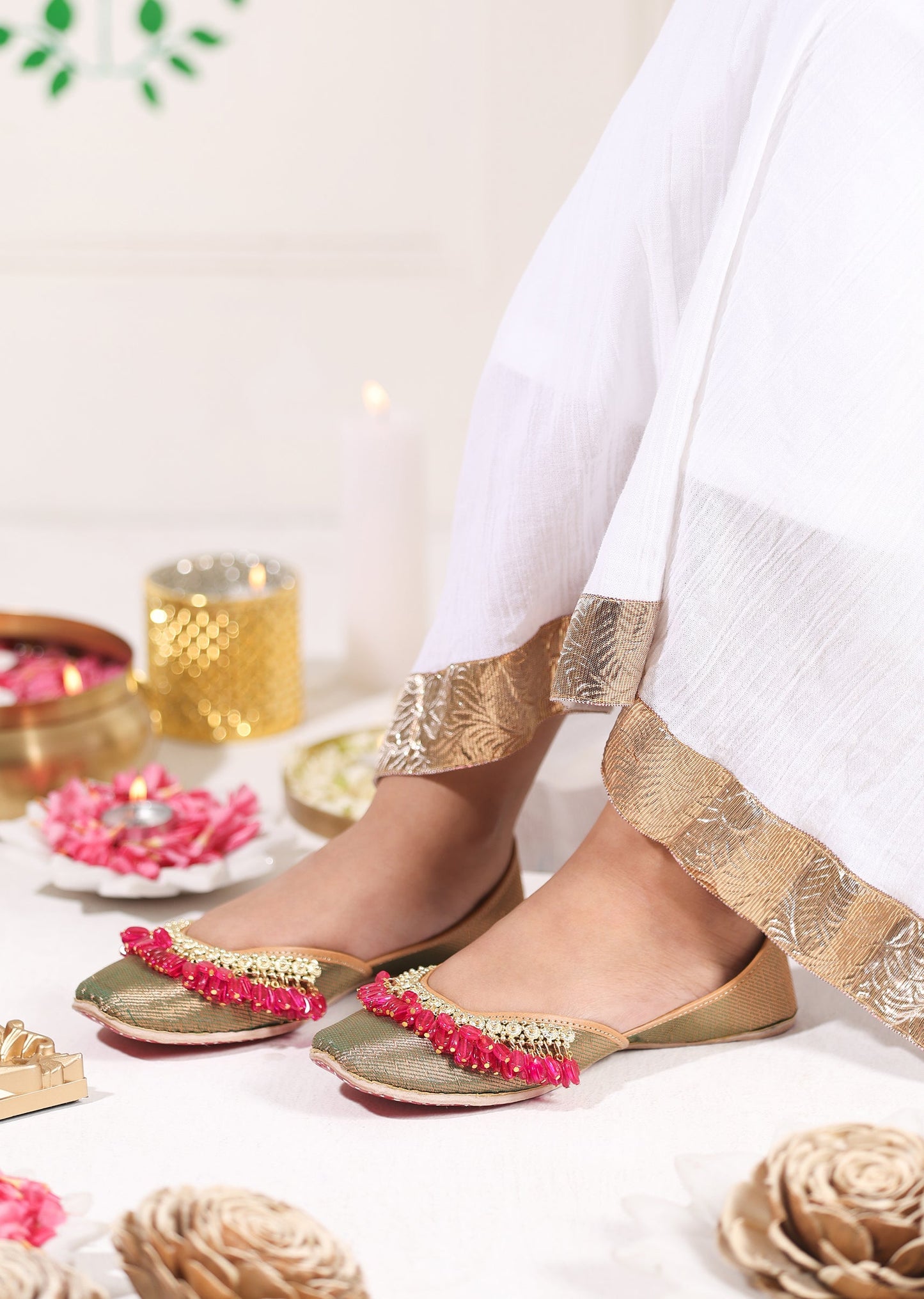 Gold & Pink Detail Jutti