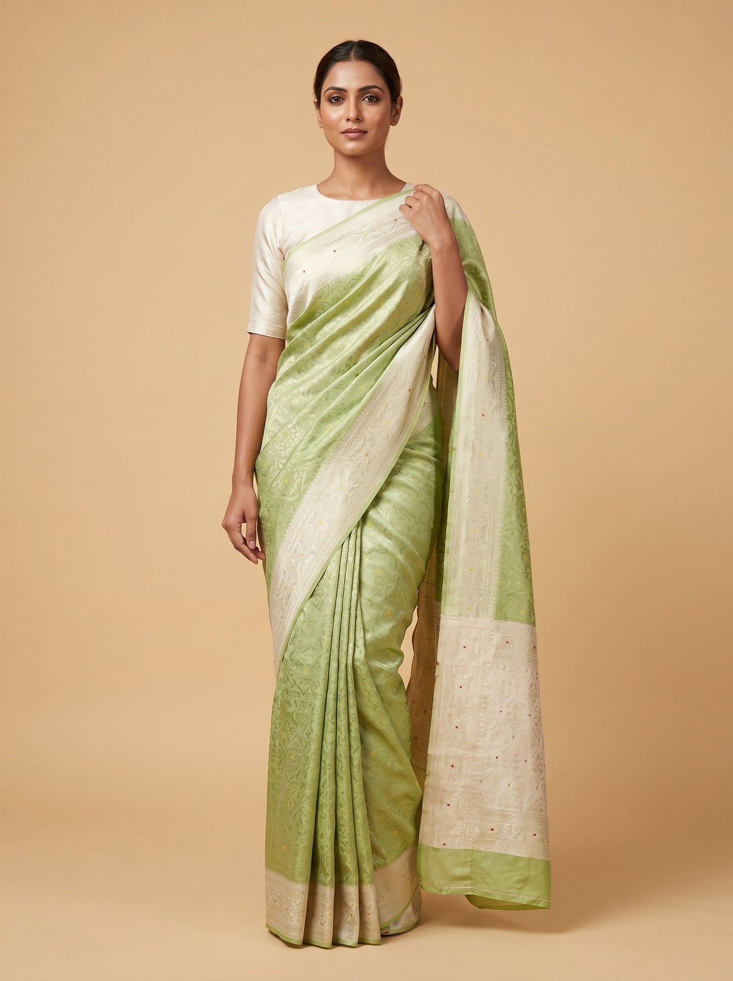 Green Sophisticated Pattern Handloom Saree