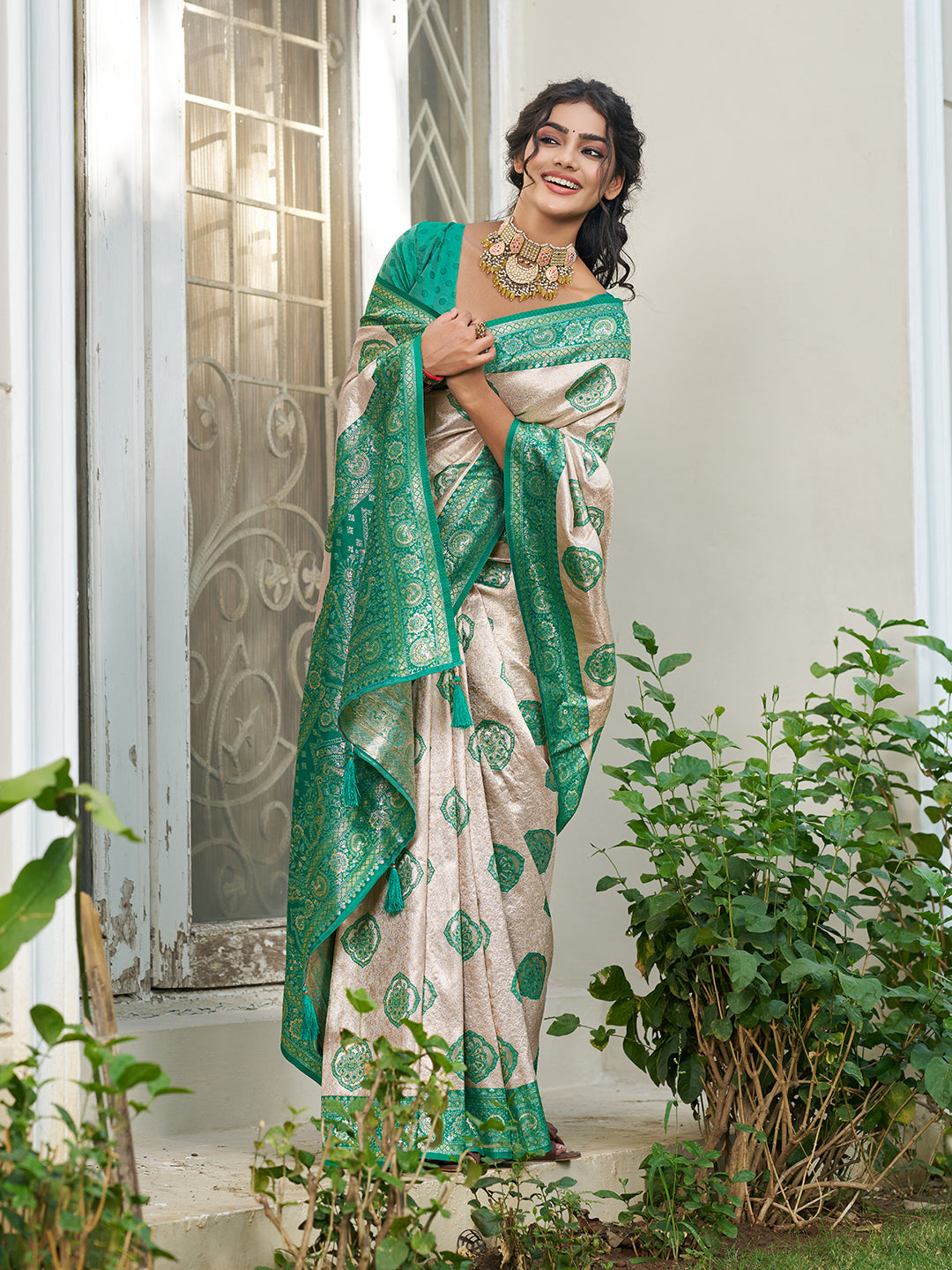 Anaita Green Silk Blend Woven Saree With Blouse