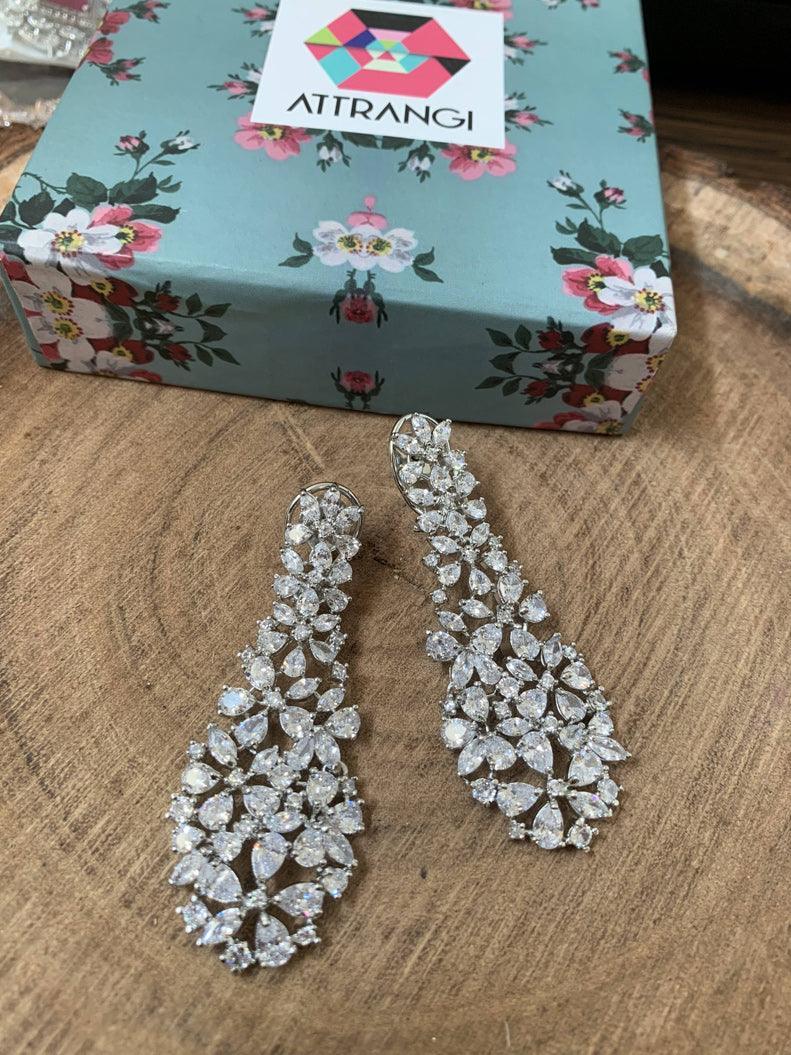 Mid-sized Stiff Diamond Earrings