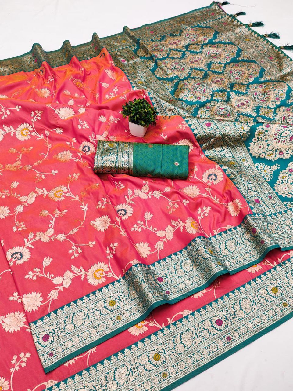 Mameraa Sarees Pink Soft Silk Blend Saree With Zari Weaving Meenakari Design-Pink