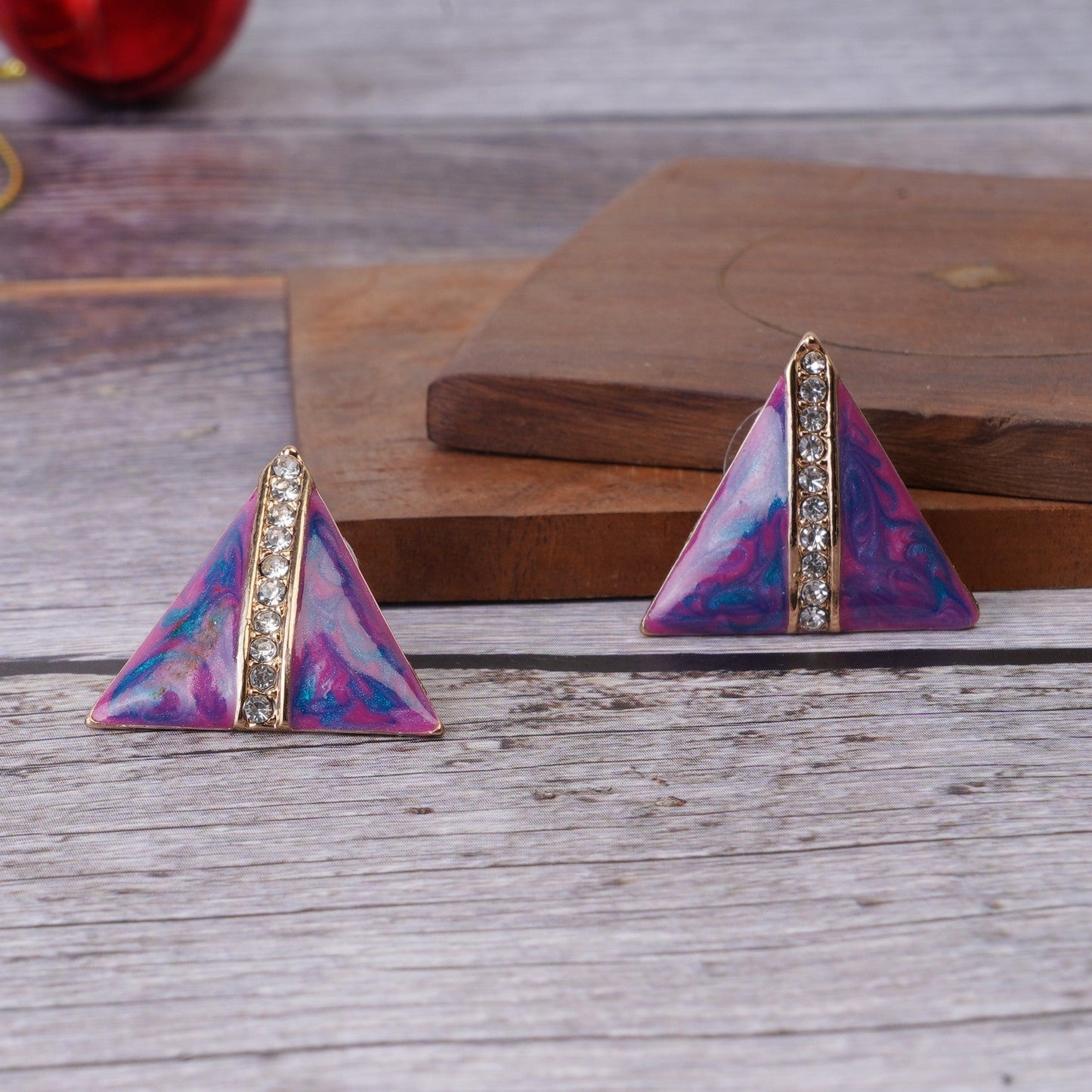 Triangle enamel stud