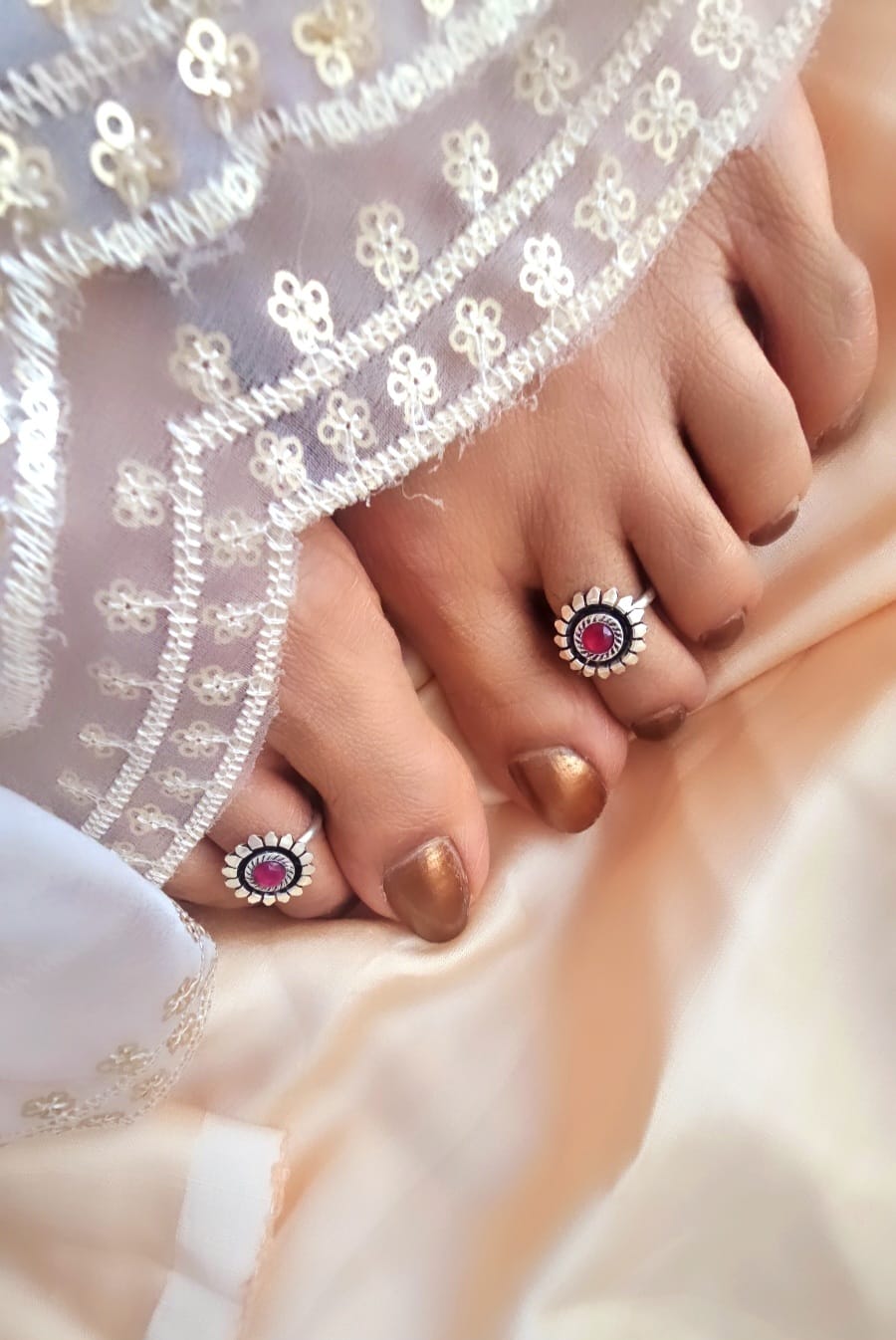 Binni' Wardrobe Hand crafted German Silver toe ring pair