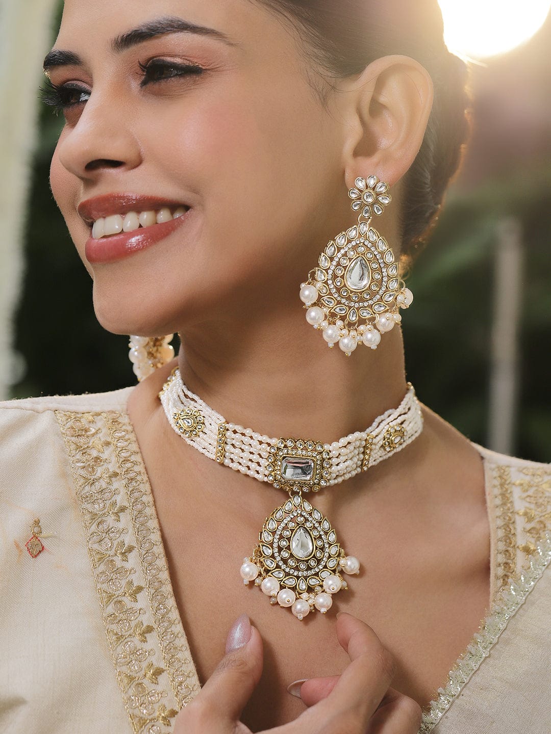 Design of Divine Kundan Pearls Choker Set