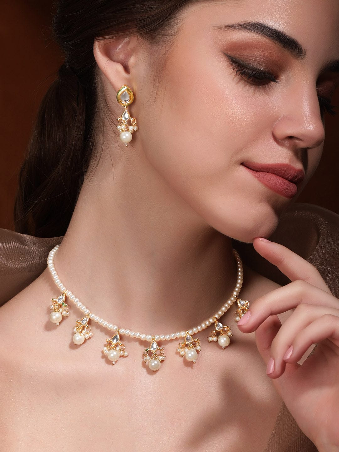 Chic Ivory Glow Pearl Necklace Set