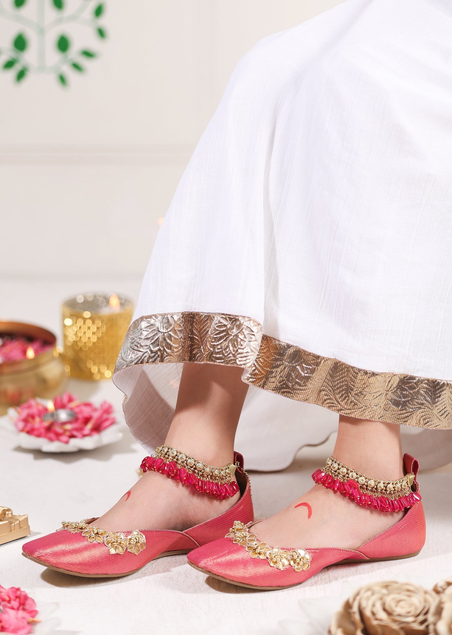 Soft Pink Embellished Jutti