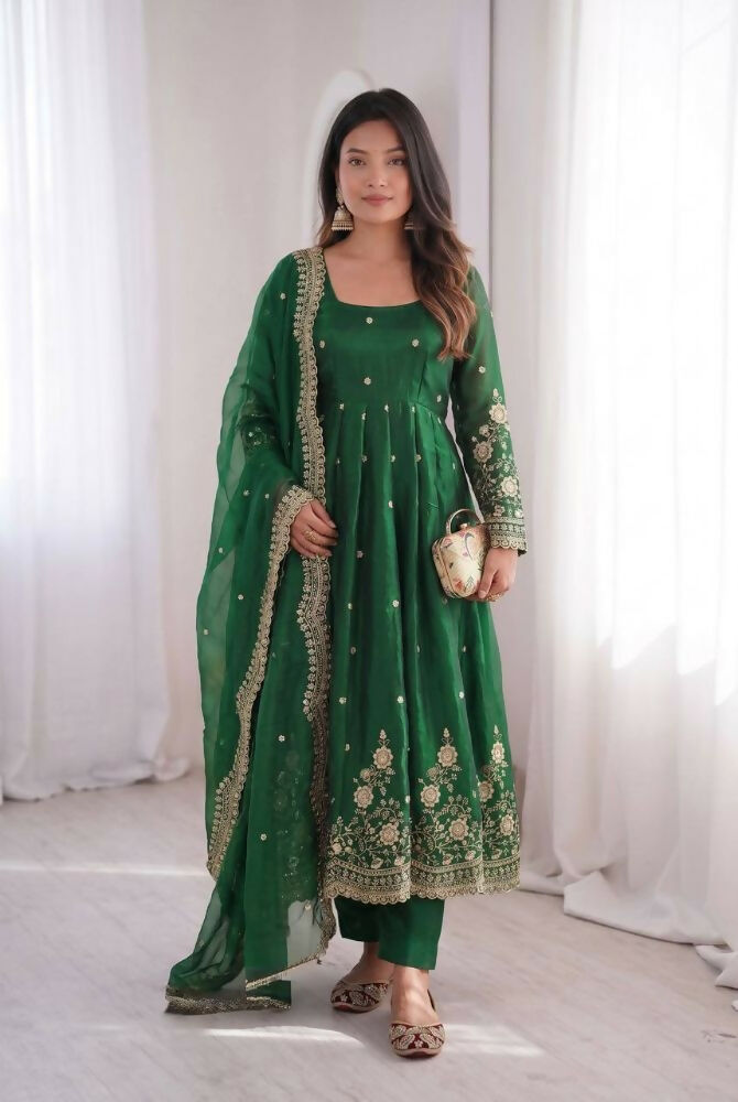 Teeya Creation Womens New Latest Trendy Elegant Green Embroidered Anarkali Suit Set with Scalloped Dupatta