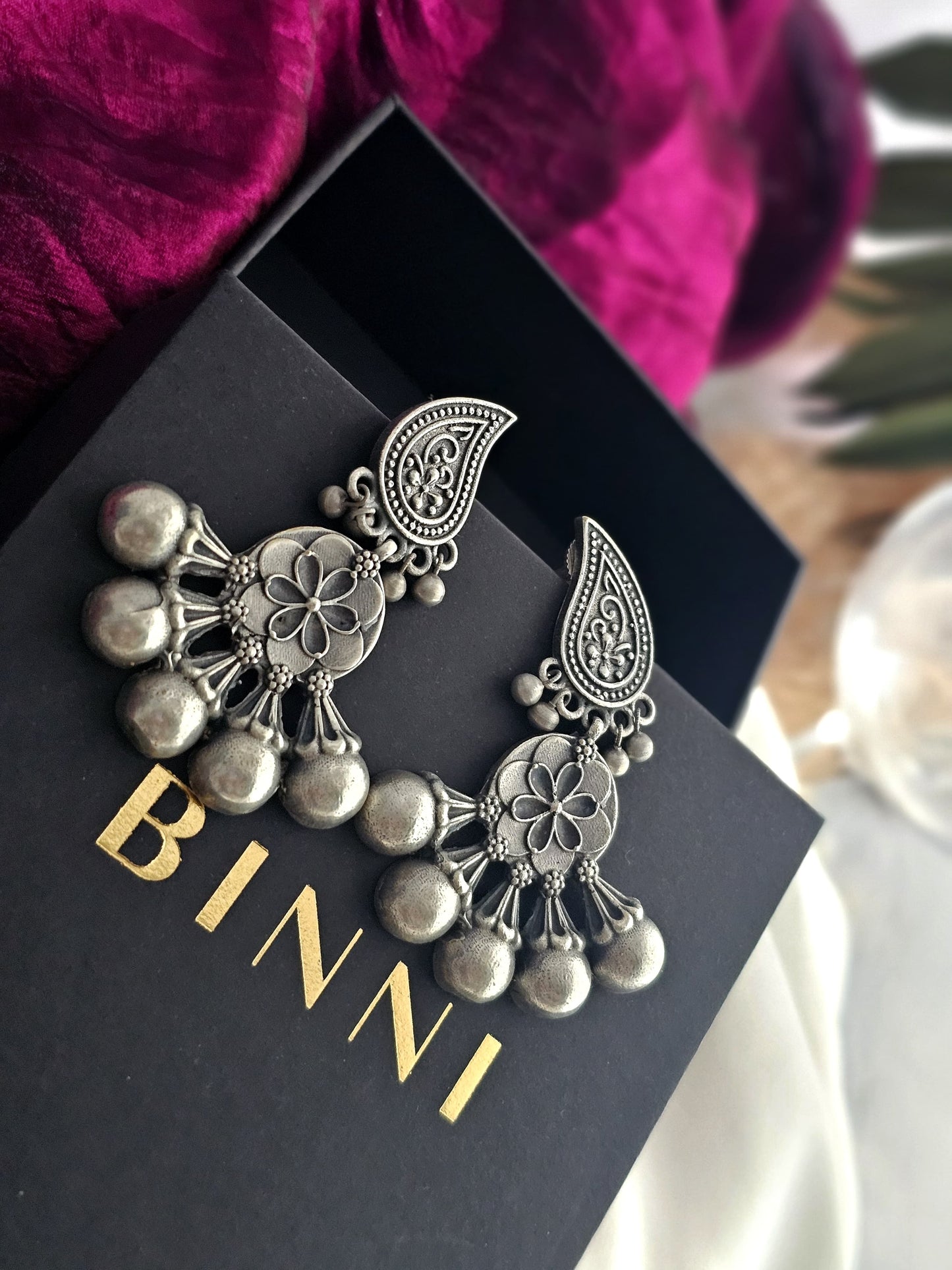 Dangling Earrings with Oxidized Finish