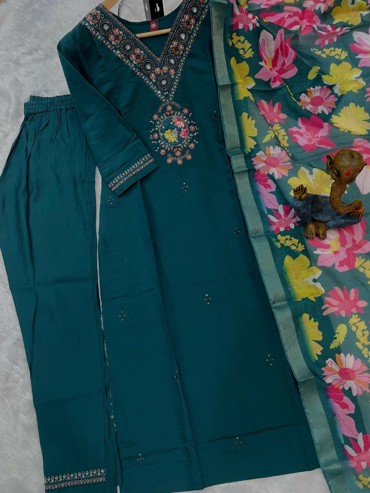 Teeya Creation Womens Rama Green Embroidered Kurta Pant Set