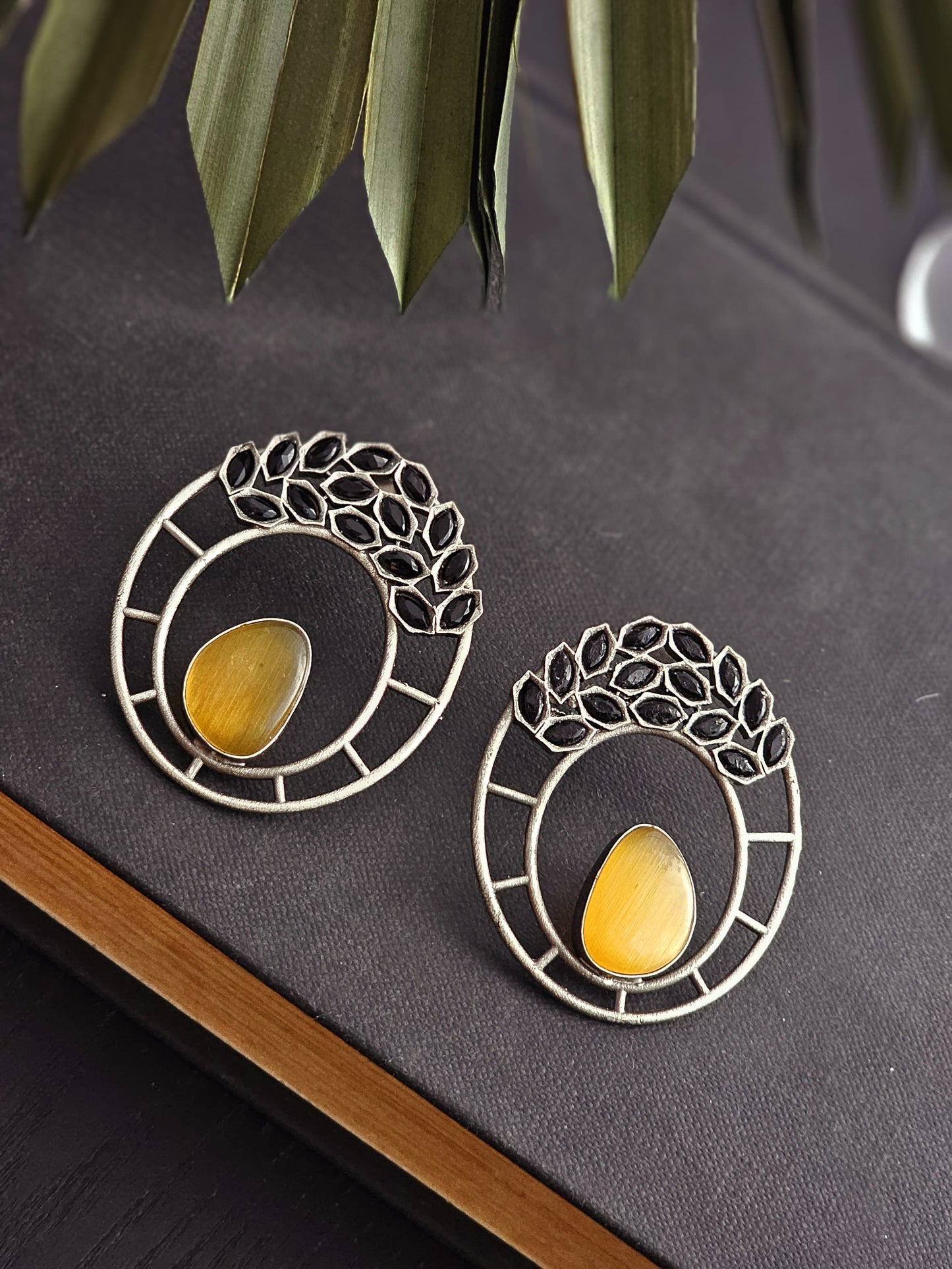 Yellow stone round shaped earrings