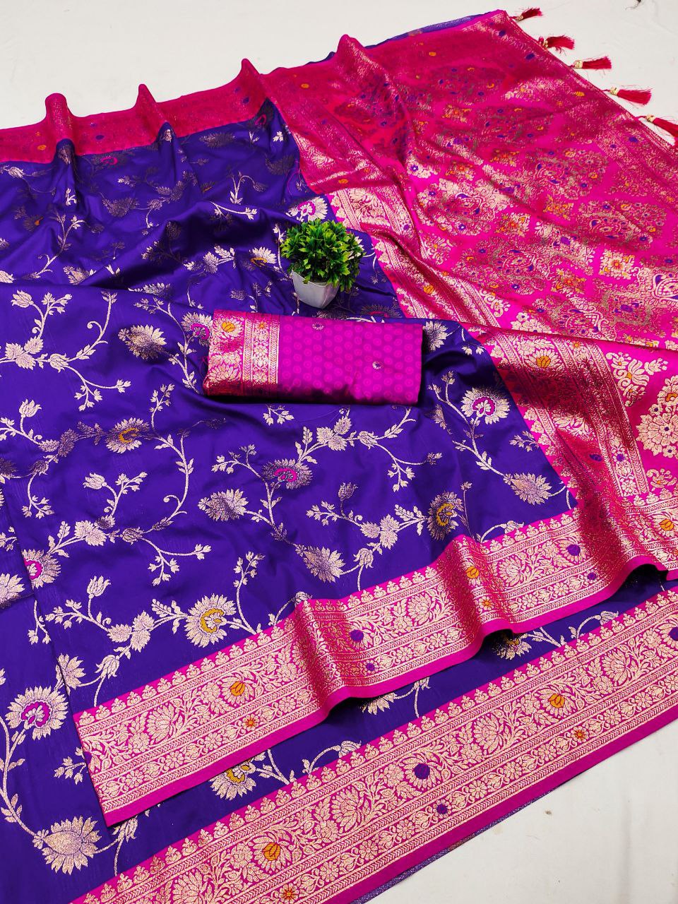 Mameraa Sarees Violet Soft Silk Blend Saree With Zari Weaving Meenakari Design-Violet