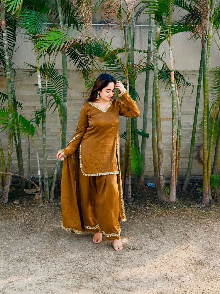Teeya Creation New Trendy Elegant Gold Chanderi Silk Kurta Set with Delicate Lace Detailing and Matching Dupatta
