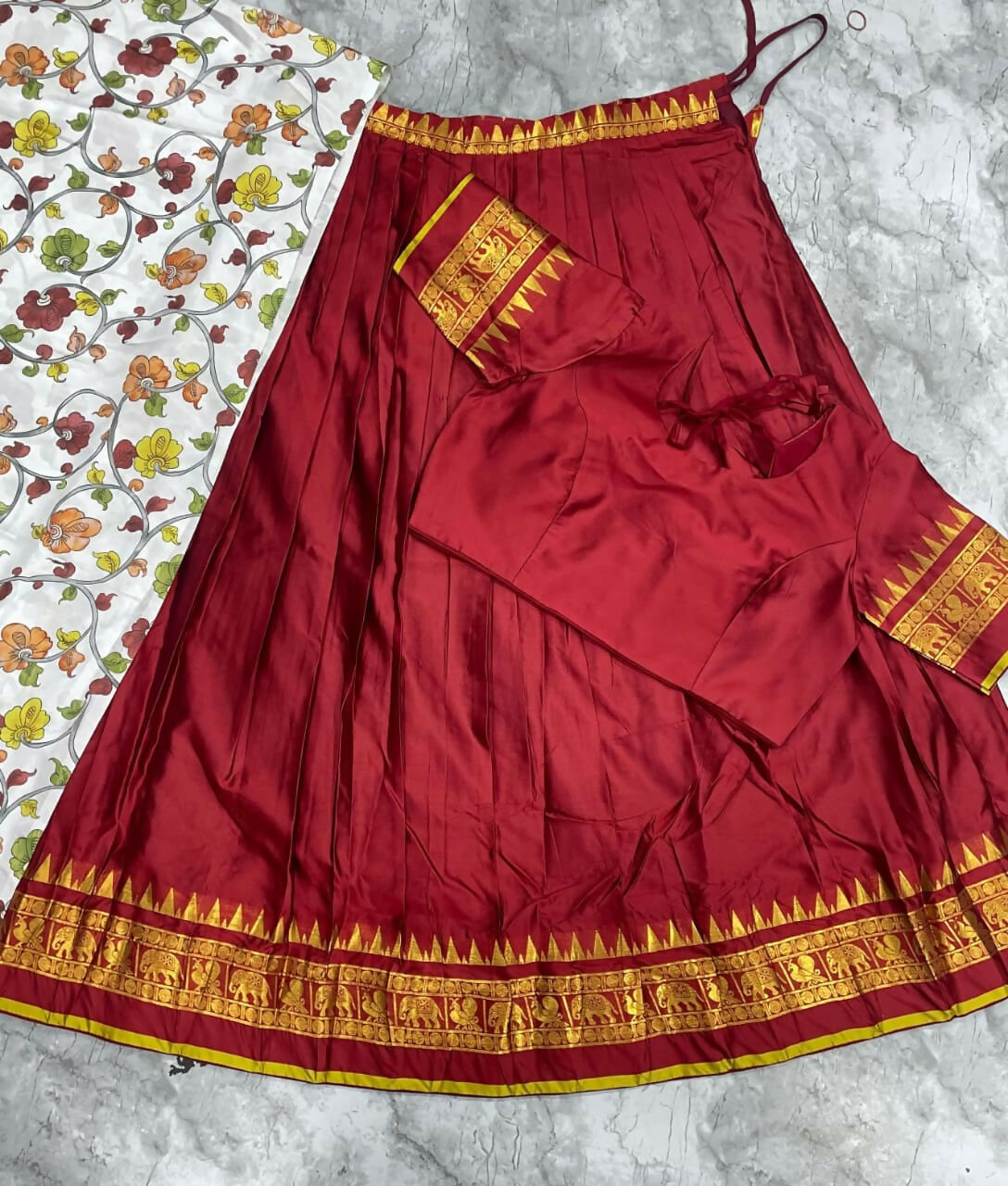 Teeya Creation Womens New Trendy Red Traditional Pleated Lehenga Choli Set with Floral Printed Dupatta and Contrast Zari Border Set