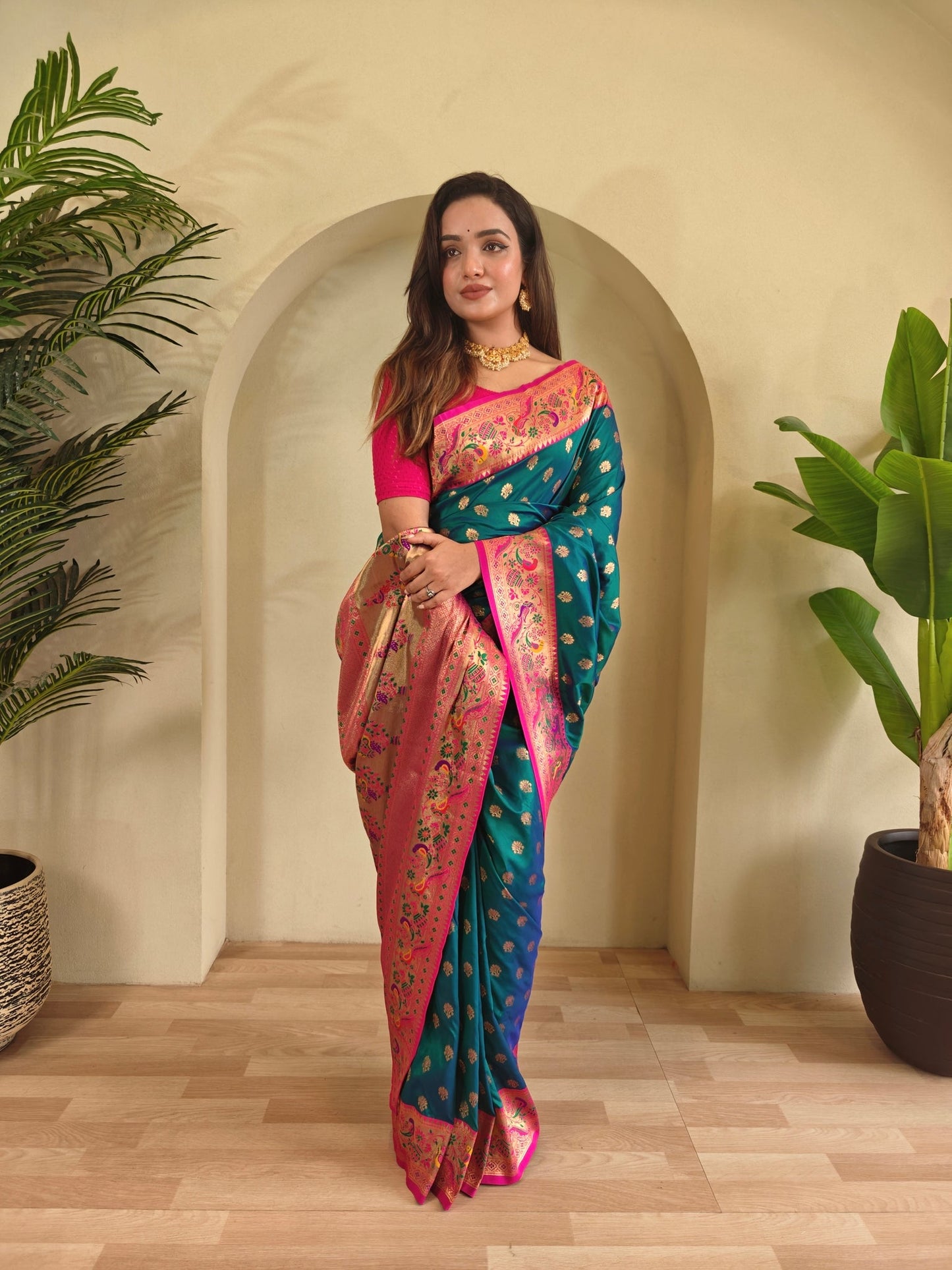 Mameraa Sarees Paithani Silk Blend Weaving Saree With Contrast Blouse-Rama Green