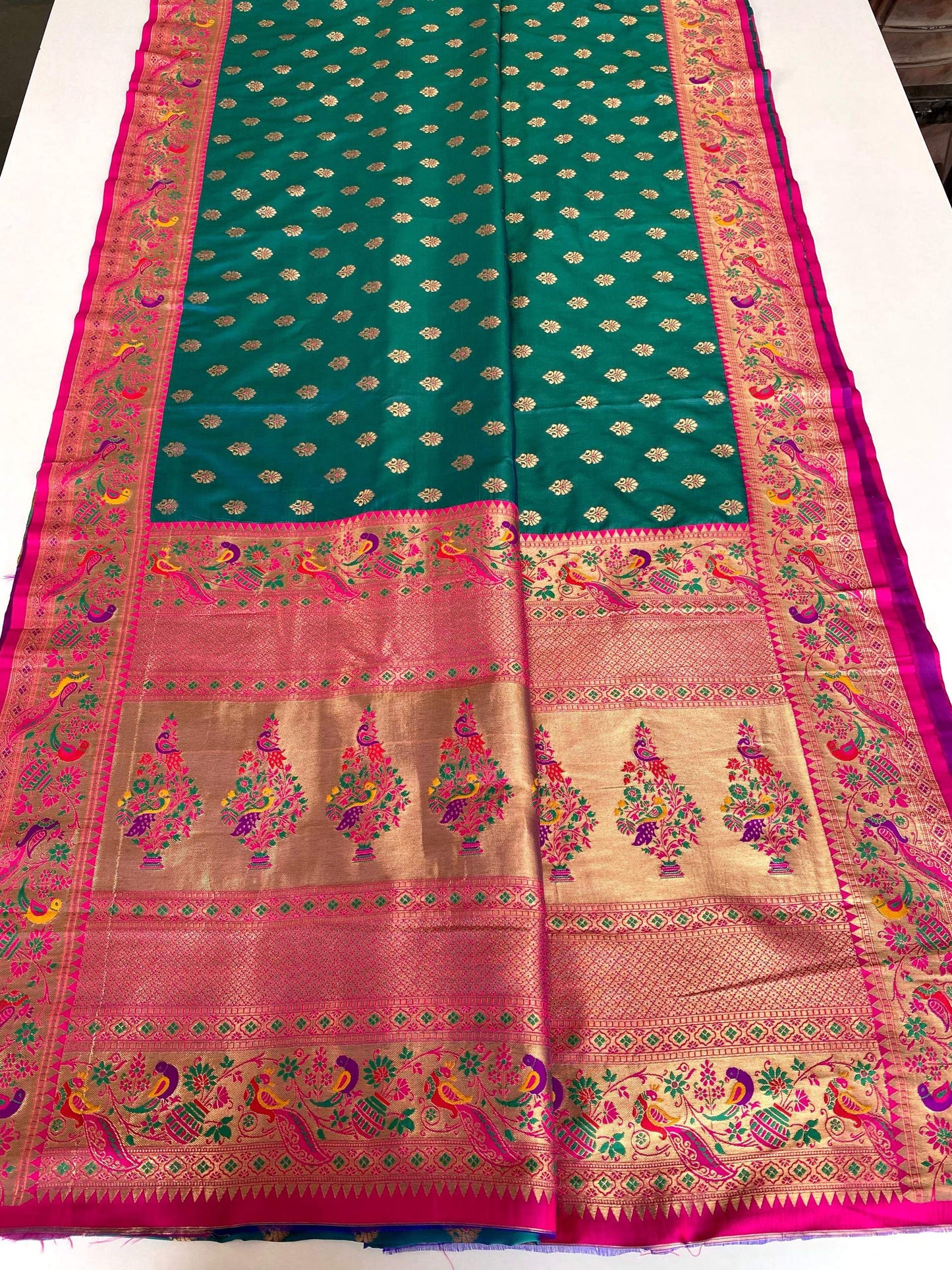 Mameraa Sarees Paithani Silk Blend Weaving Saree With Contrast Blouse-Rama Green