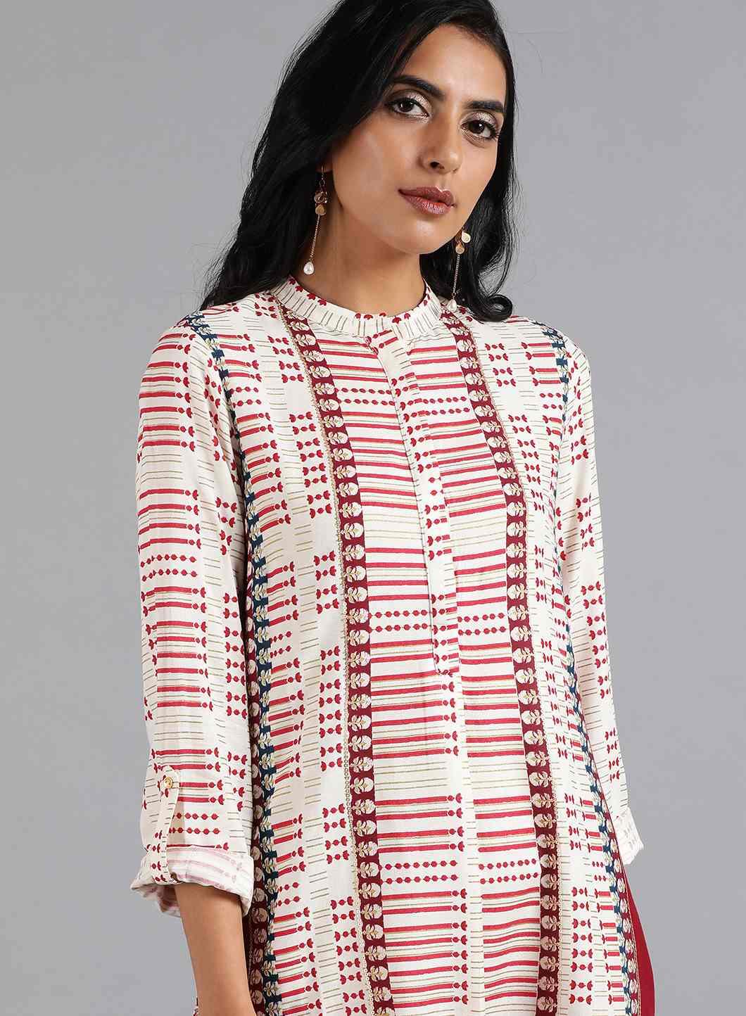 W for Woman White & Red Mandarin Neck Printed kurta