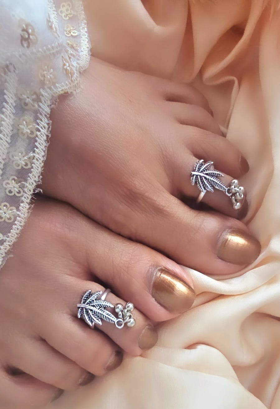 Verdant Leaf Toe Ring