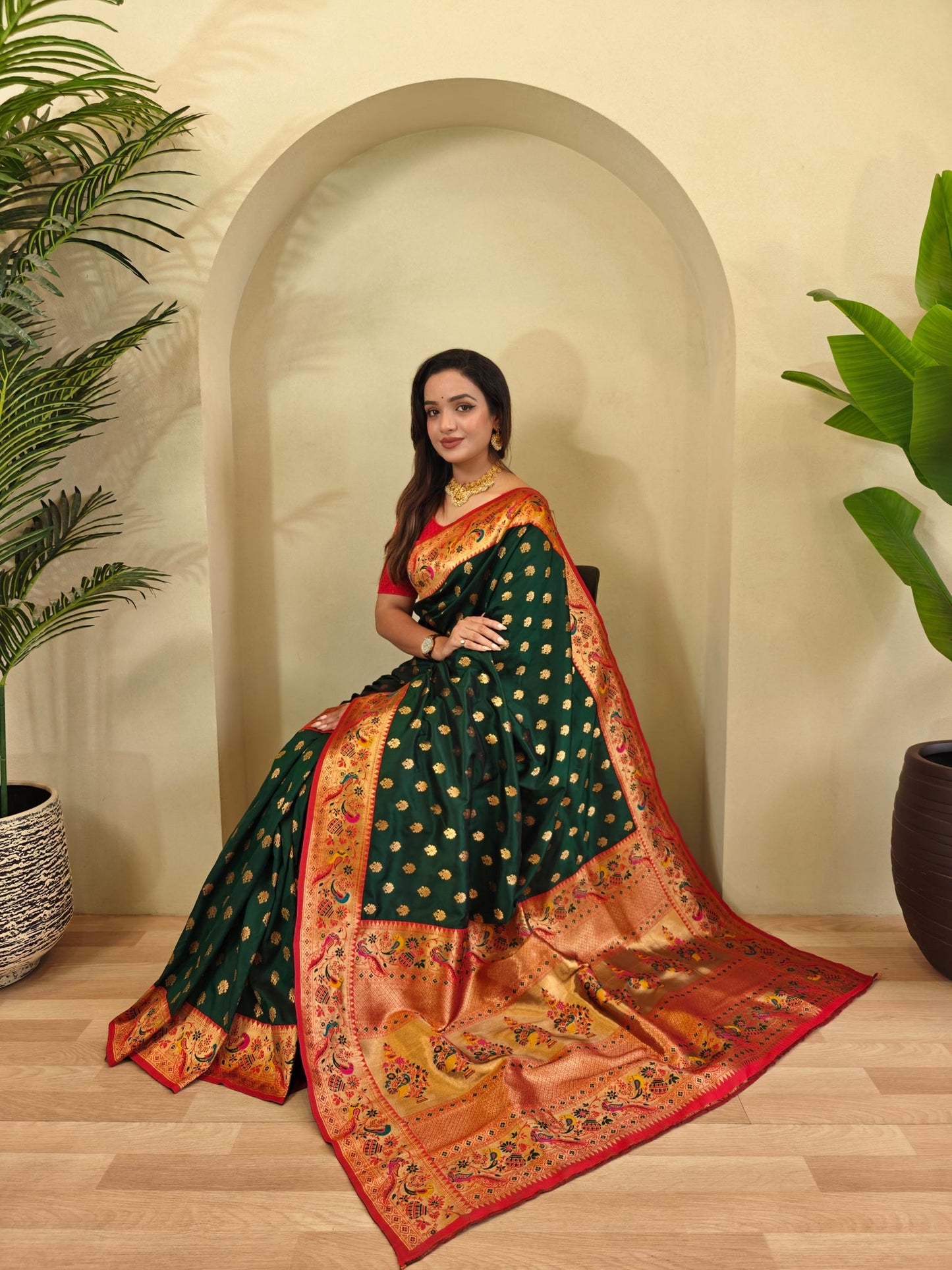 Mameraa Sarees Paithani Silk Blend Weaving Saree With Contrast Blouse-Green