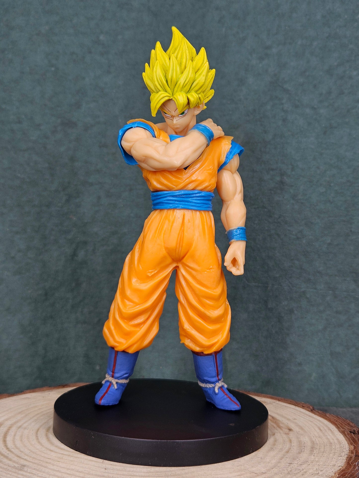 DBZ Super Saiyan Son Goku Pre Battle Warm Up Awaken Action Figure | 23 CM |
