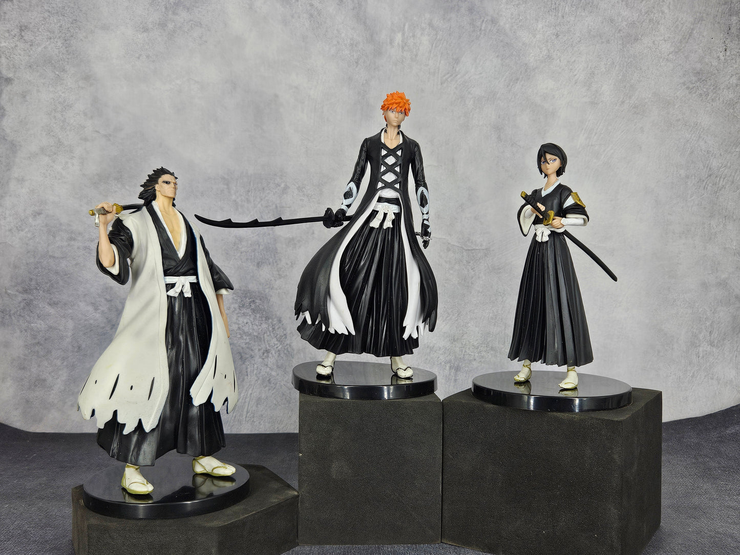 Bleach Action Figure Set of 3 – Hitsugaya Toushirou, Zaraki Kenpachi, Kurosaki Ichigo | PVC | 18 cm