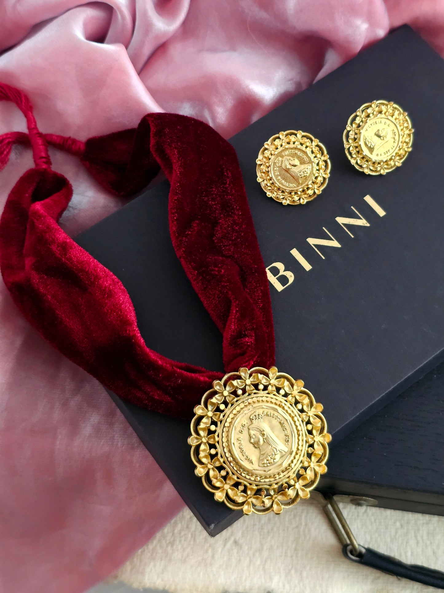 Rajwada Royal Victoria Coin Necklace Set