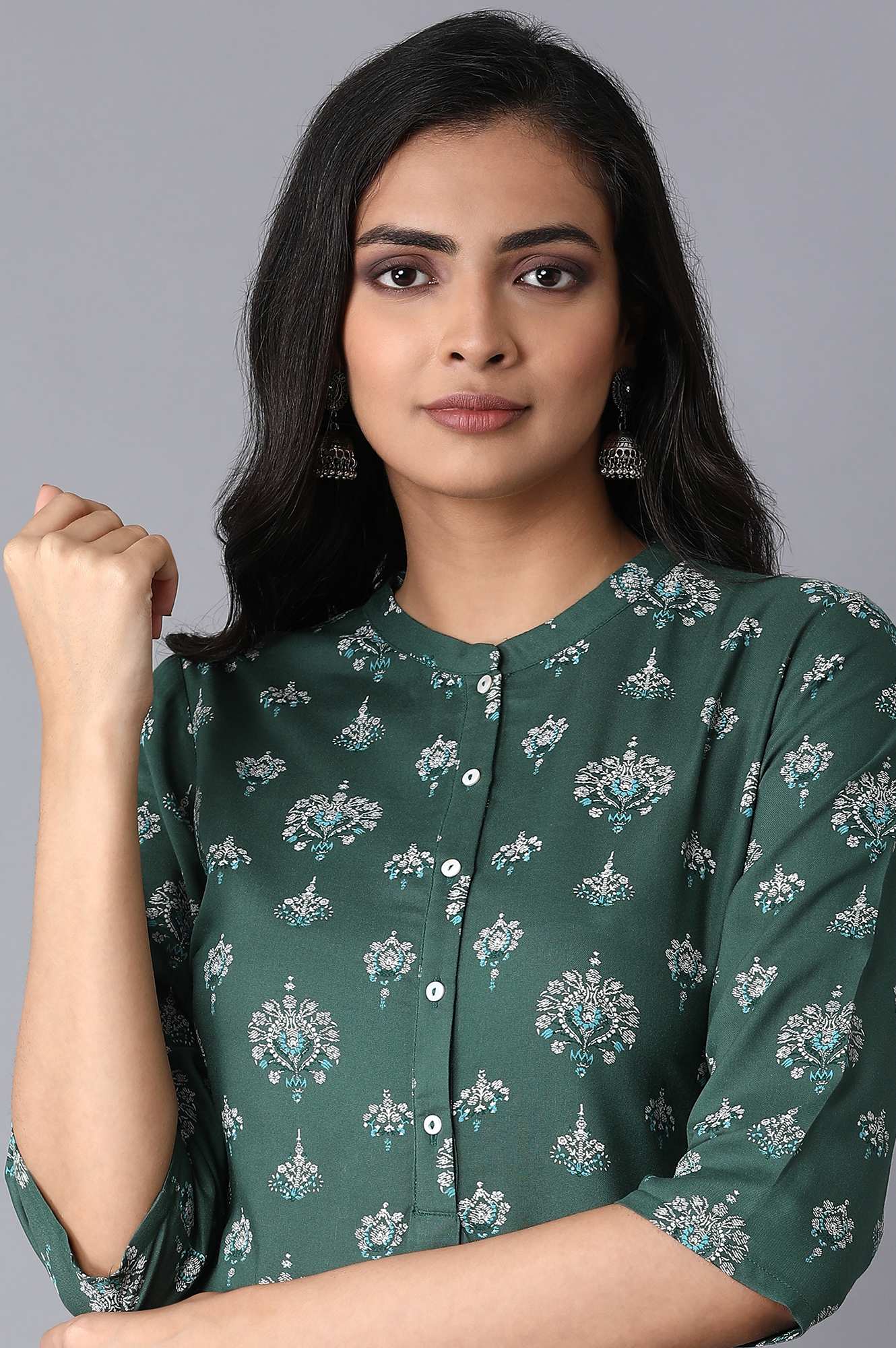 W for Woman Green Floral Printed Lace Rayon Straight Kurta and Straight Pant Set