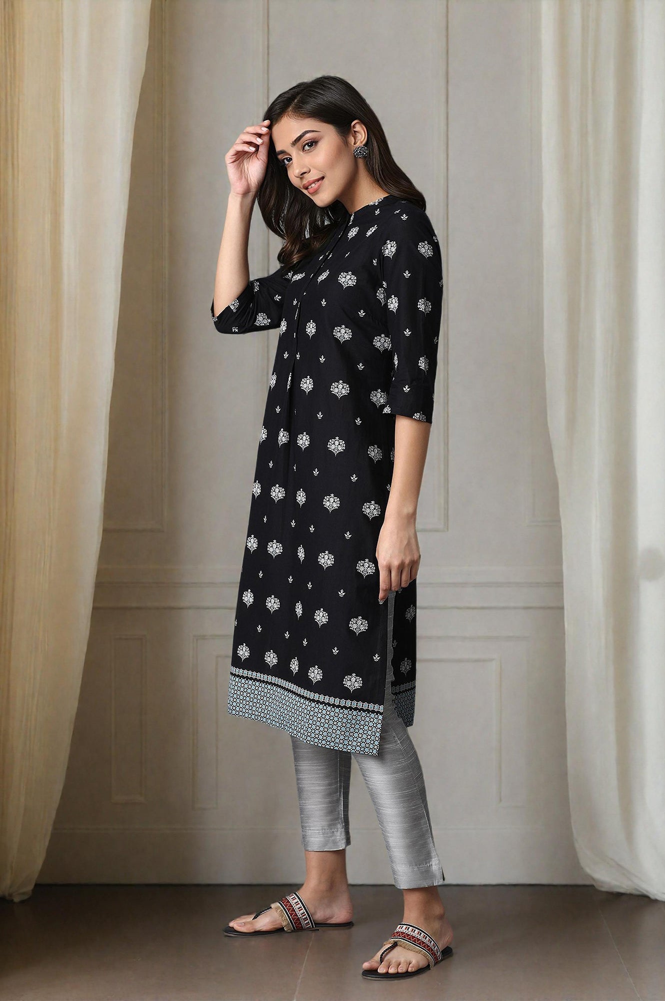 W for Woman Black Geometric Printed Pure Cotton Straight Kurta