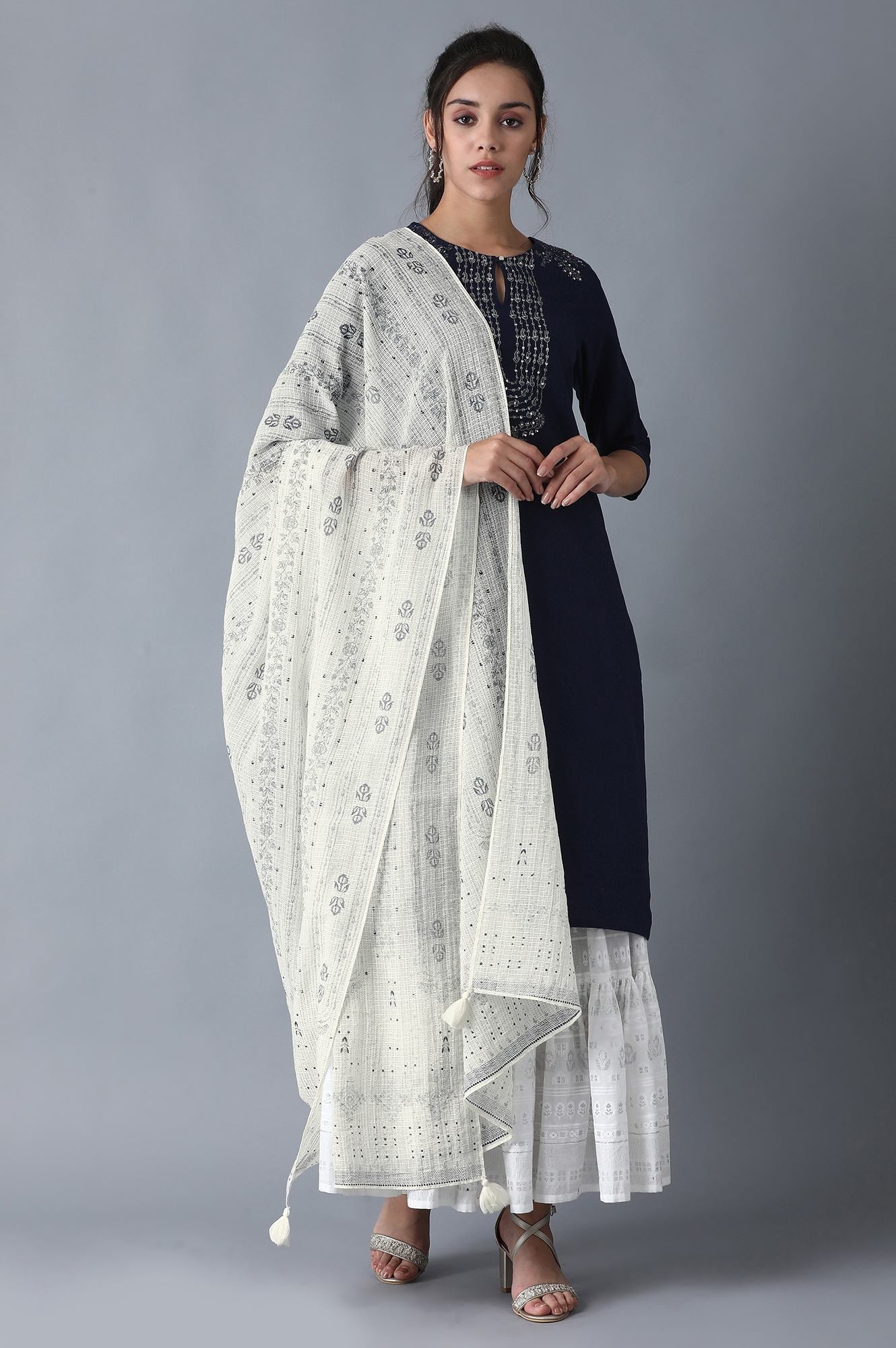 W for Woman Blue Solid kurta with Embroidery on Yoke