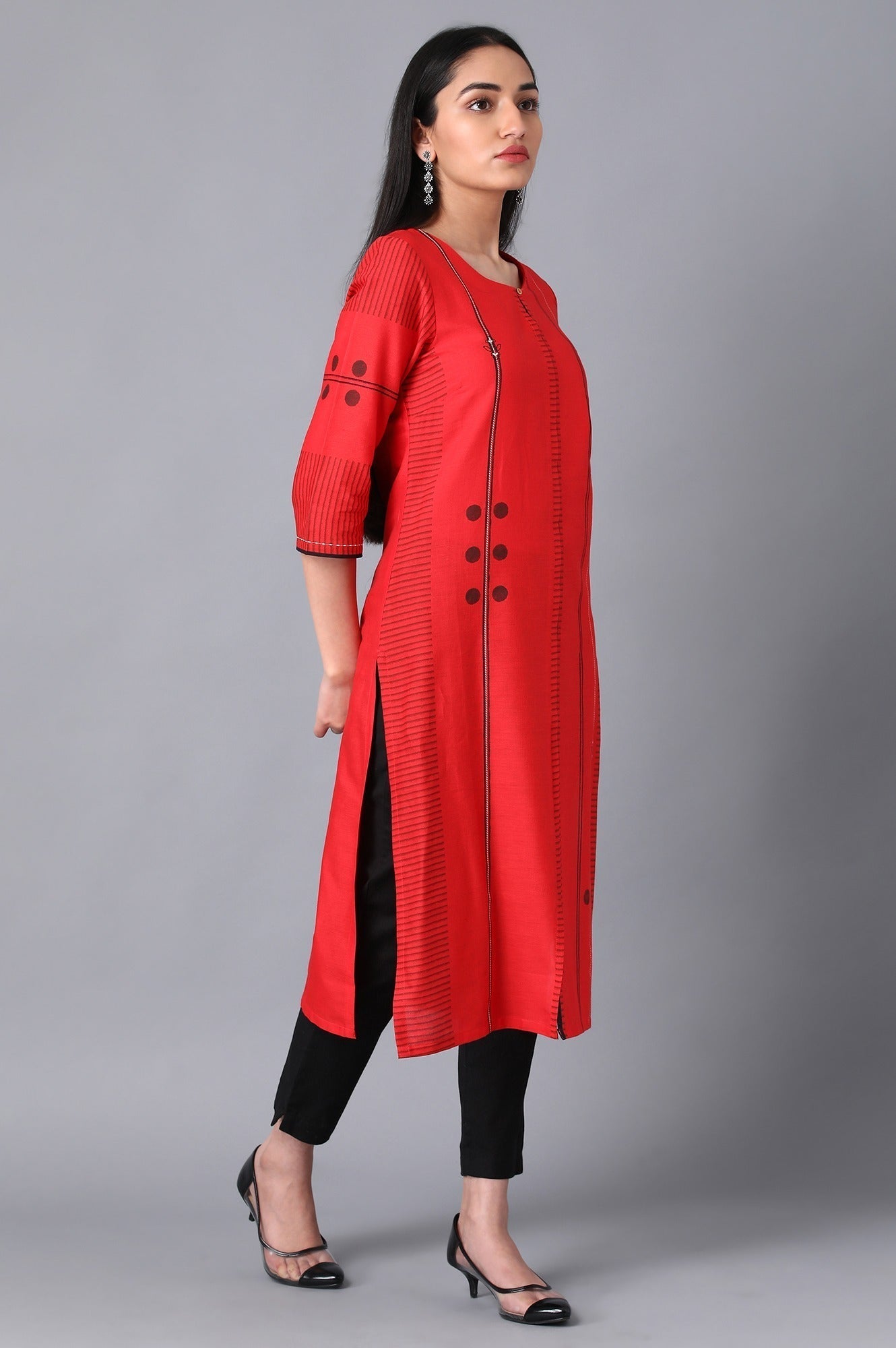 W for Woman Red Geometric Print Straight kurta in Boat Neck