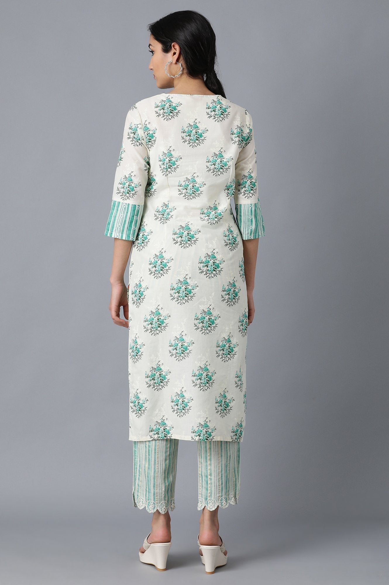 W for Woman Green and White Printed Straight kurta in Round Neck