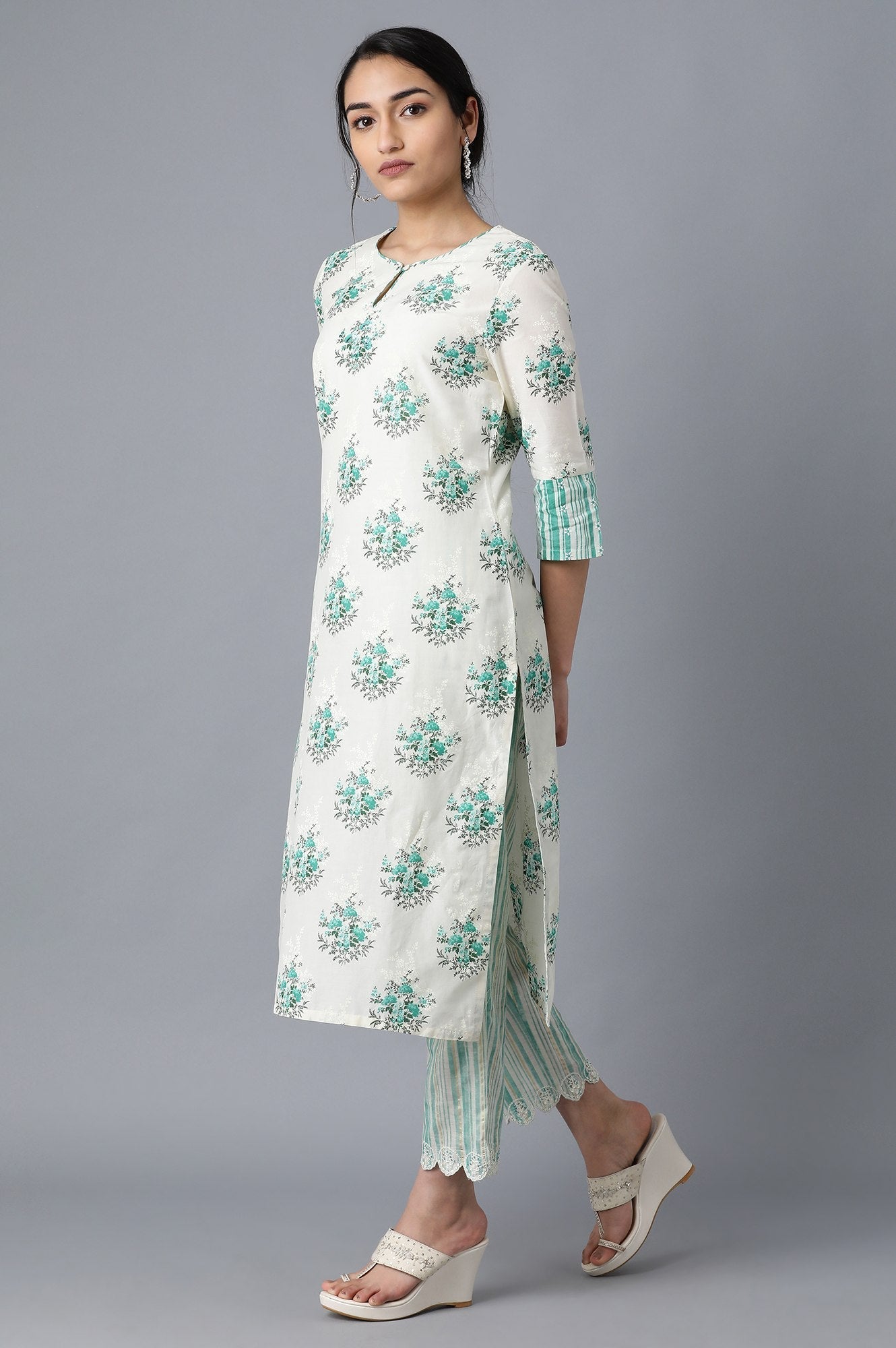 W for Woman Green and White Printed Straight kurta in Round Neck