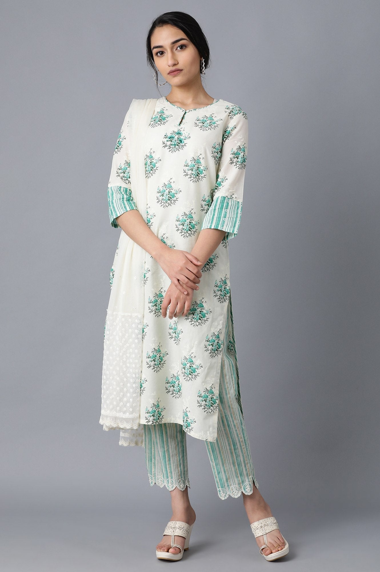 W for Woman Green and White Printed Straight kurta in Round Neck