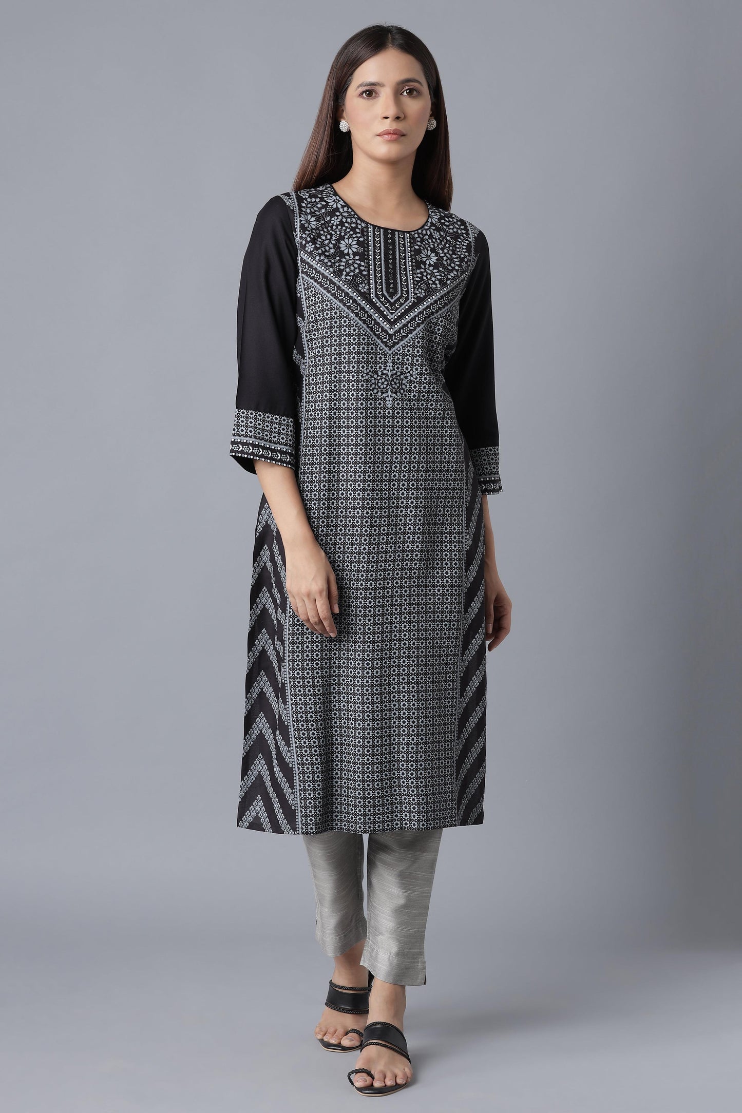 W for Woman Black Floral Print Straight kurta
