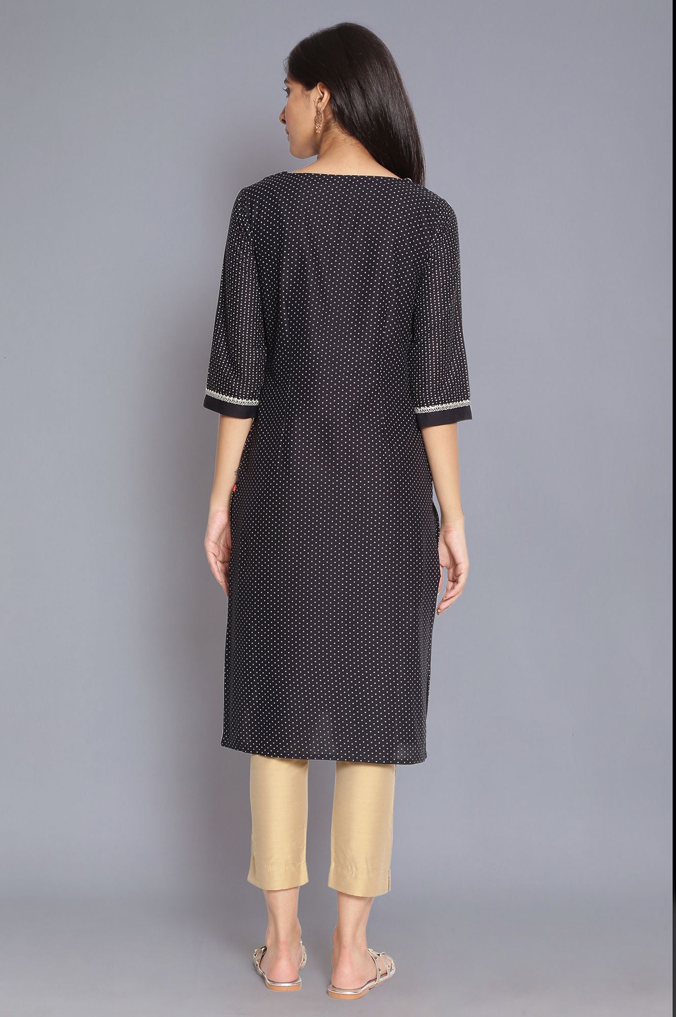 W for Woman Black Round Neck Straight kurta
