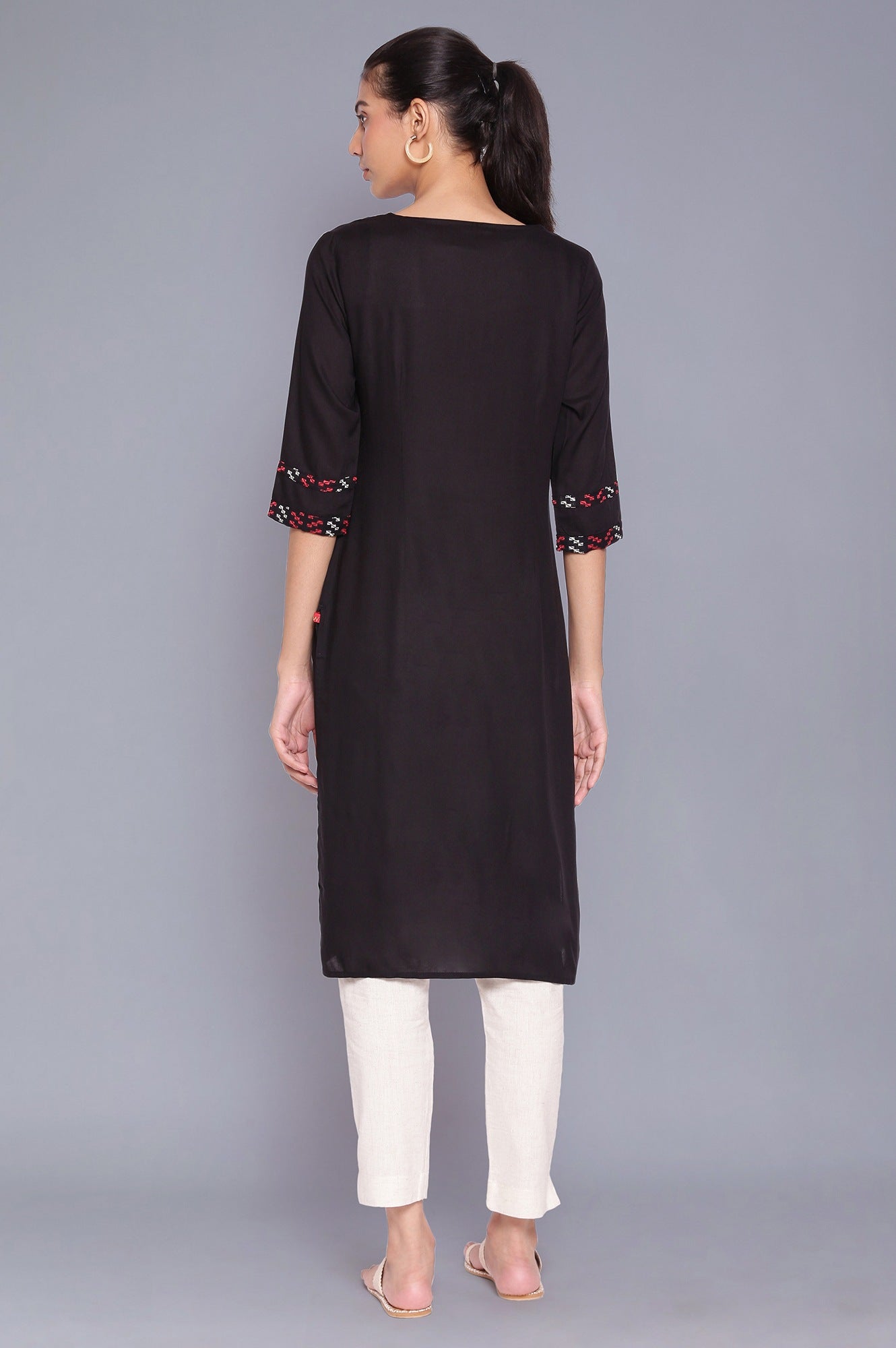 W for Woman Black Yarn-Dyed Round Neck kurta