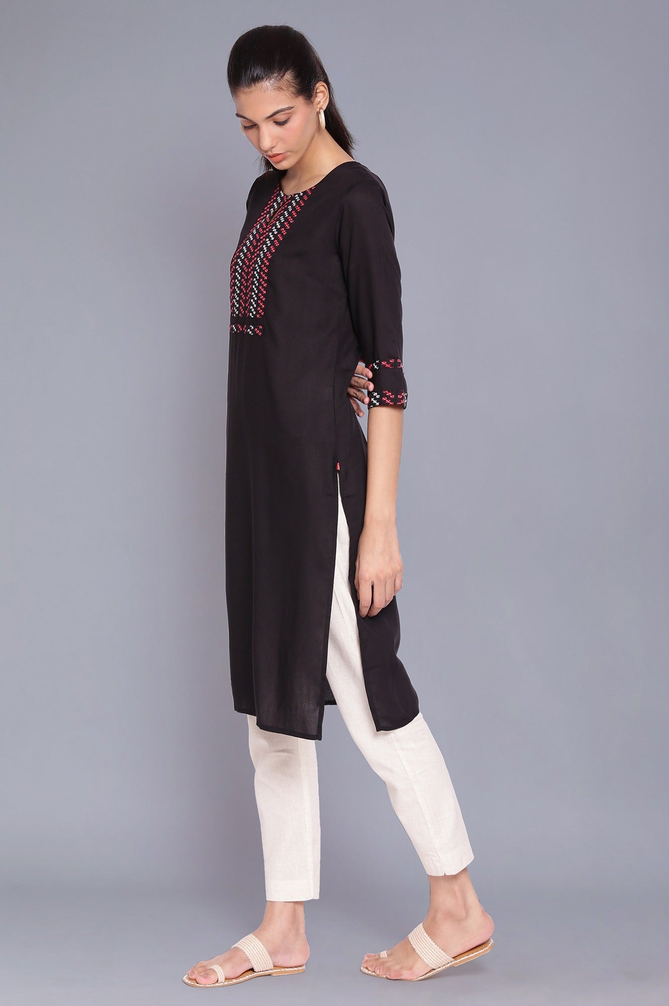 W for Woman Black Yarn-Dyed Round Neck kurta