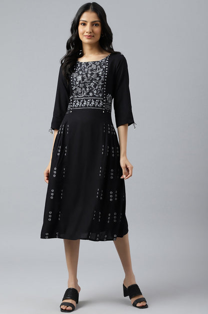 W for Woman Black Floral Side Pleated kurta In Round Neck