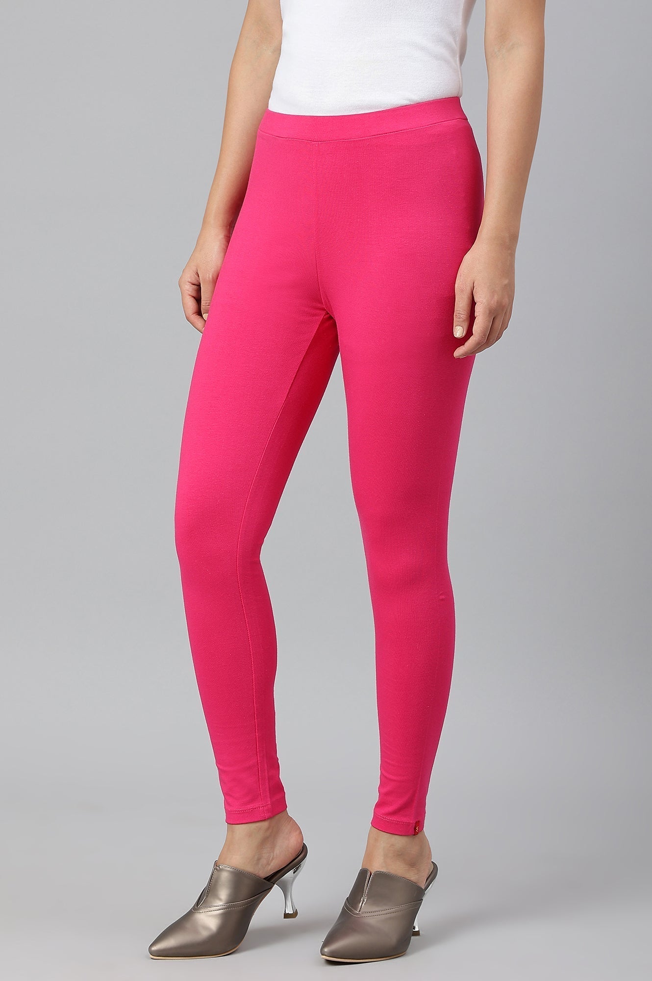 W for Woman Dark Pink Solid Knitted Women Tights