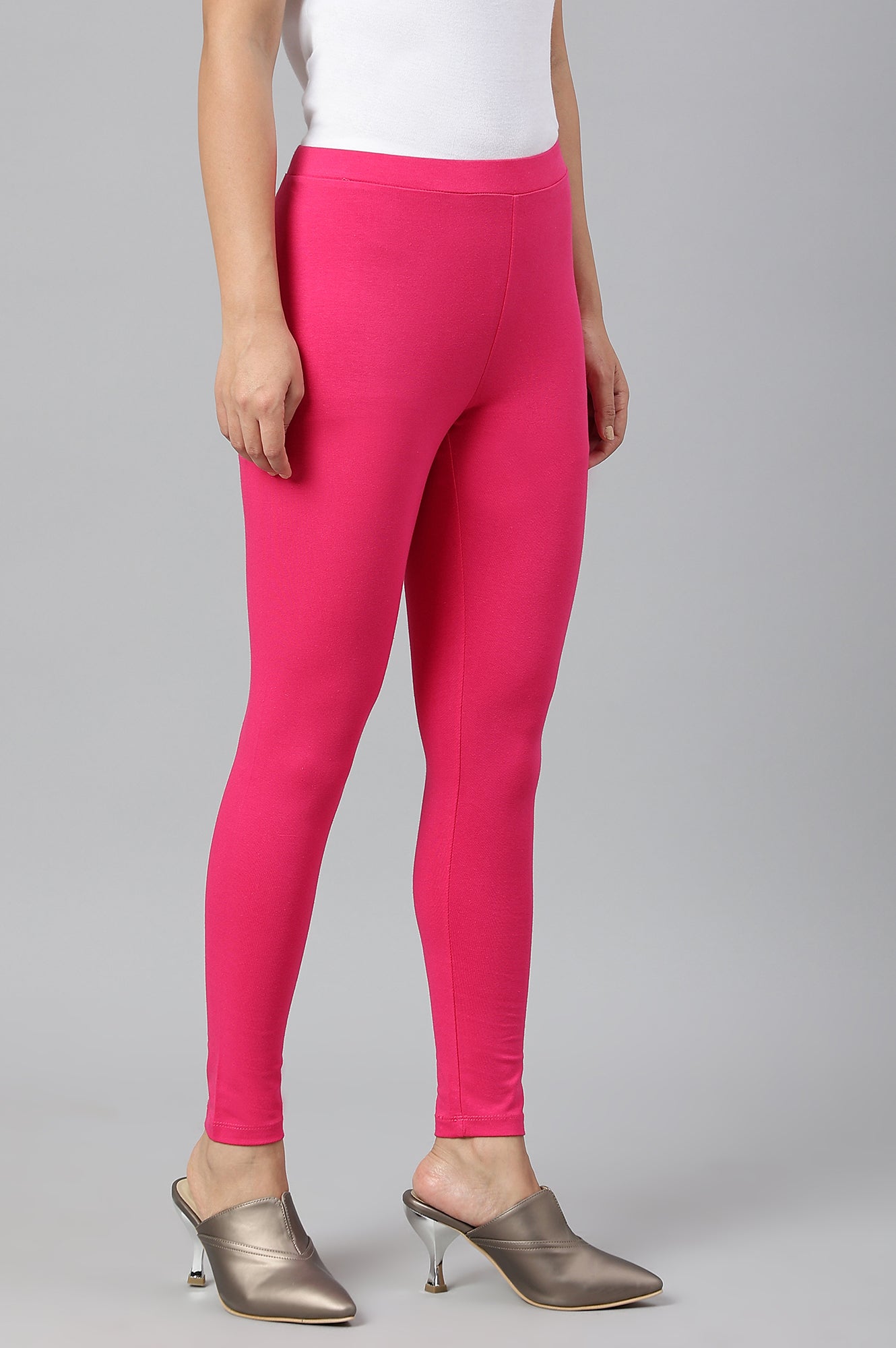 W for Woman Dark Pink Solid Knitted Women Tights
