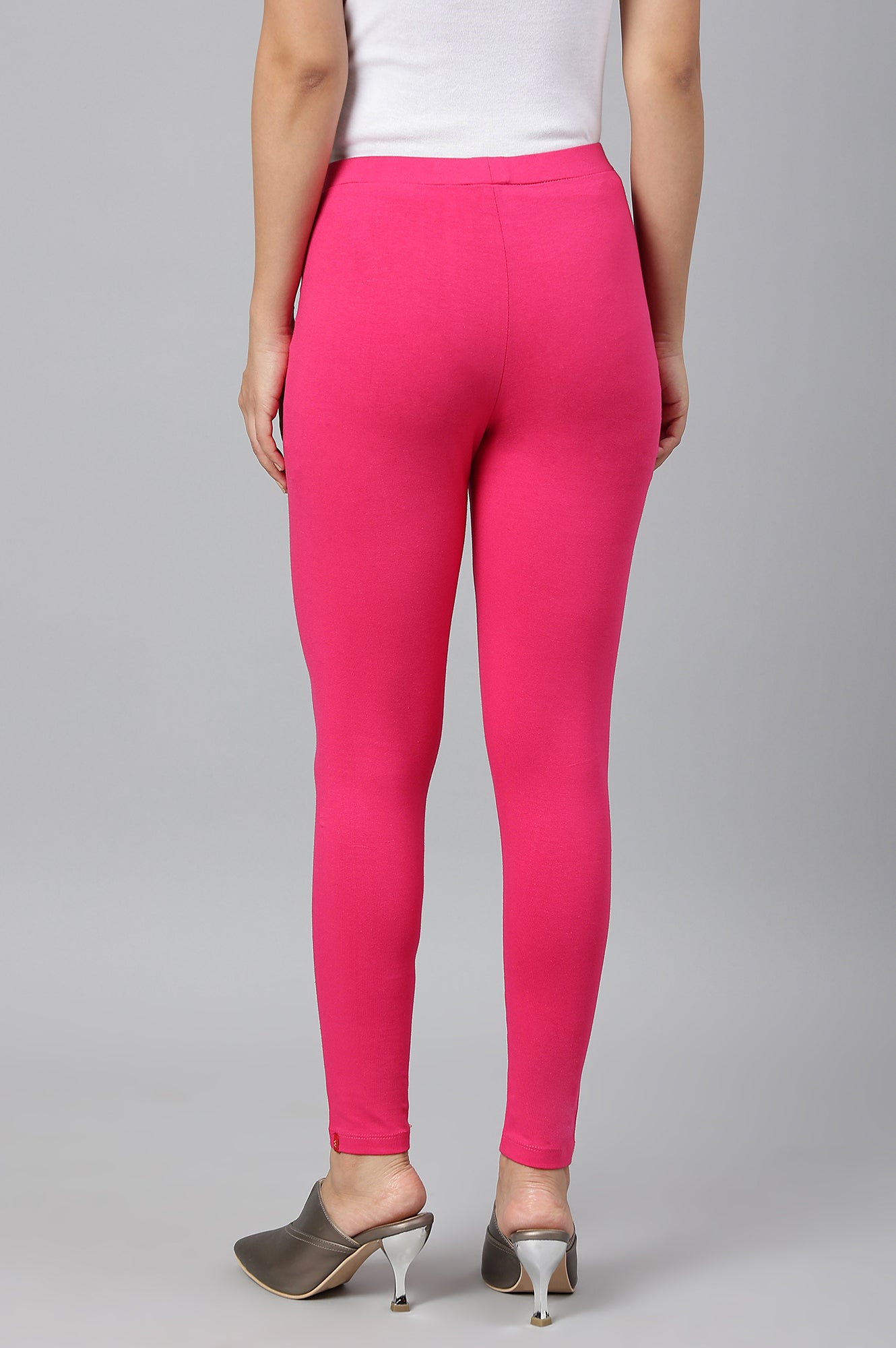 W for Woman Dark Pink Solid Knitted Women Tights
