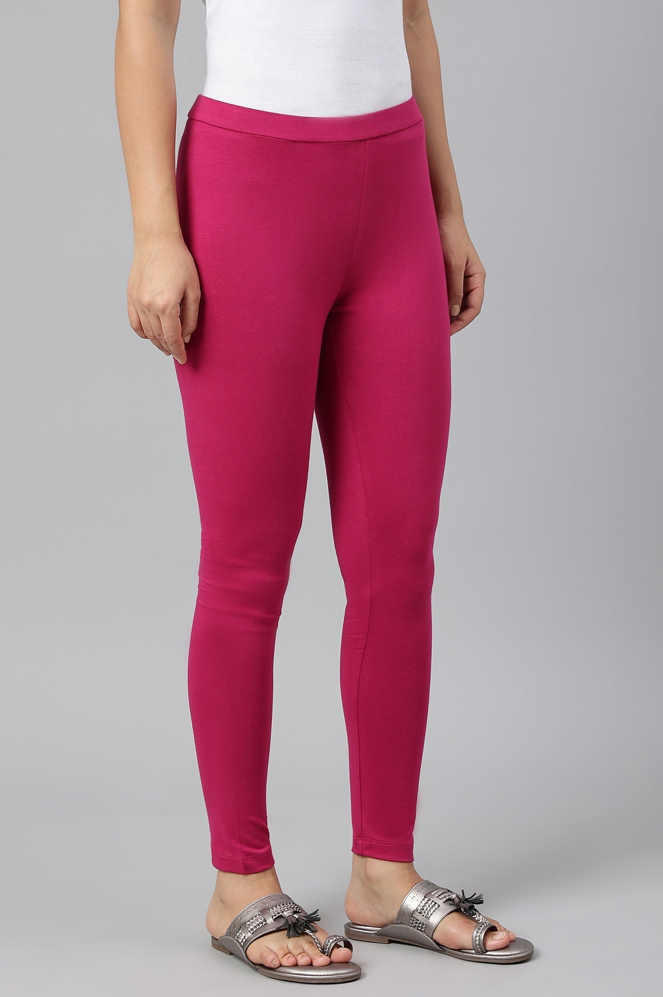 W for Woman Magenta Solid Knitted Women Tights