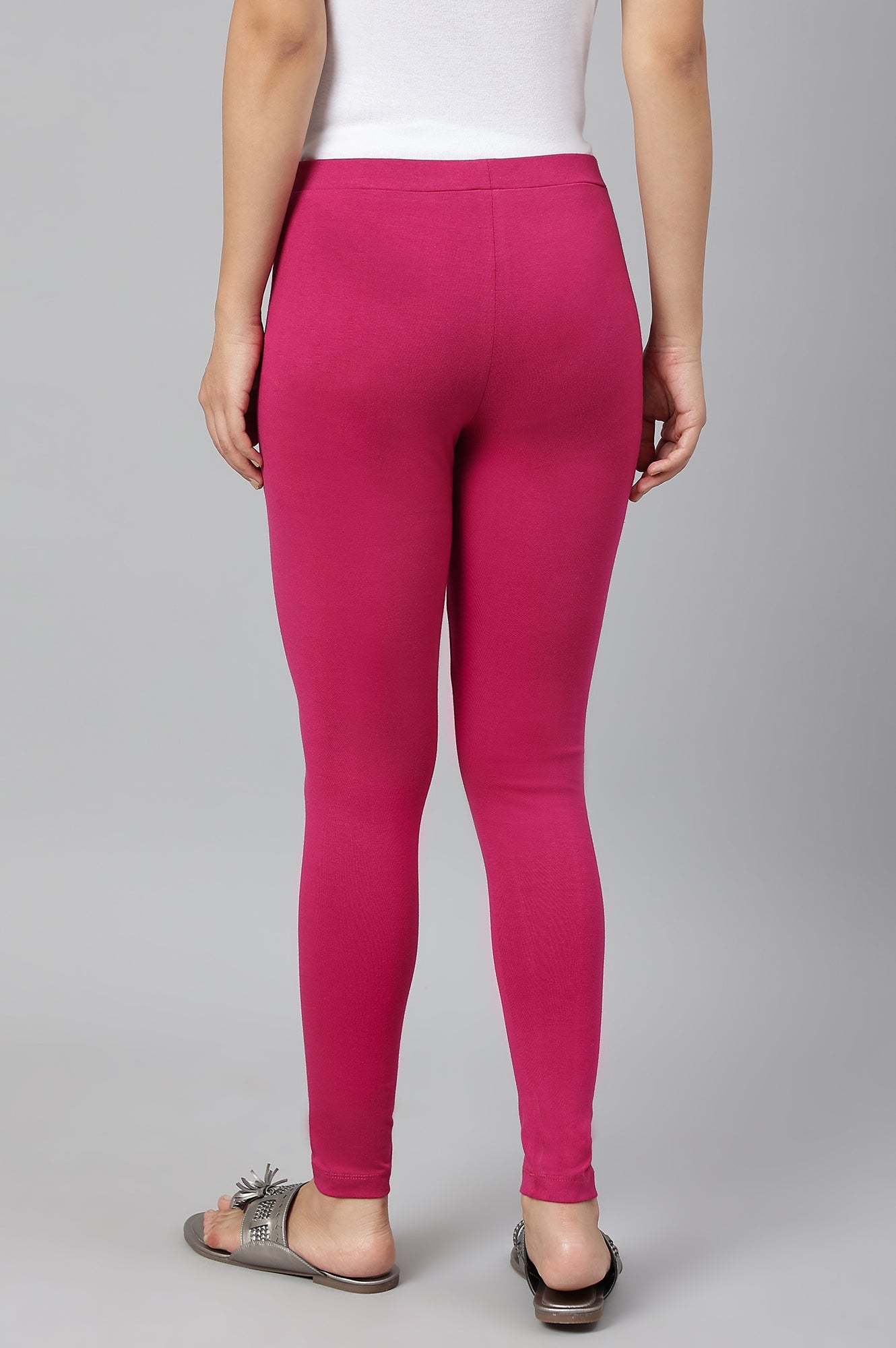 W for Woman Magenta Solid Knitted Women Tights