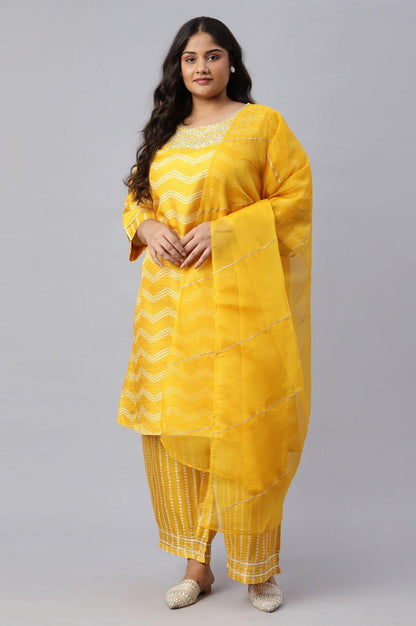 W for Woman Green Plus Size Printed Gillet With Off-White kurta And Green Parallel Pants Set