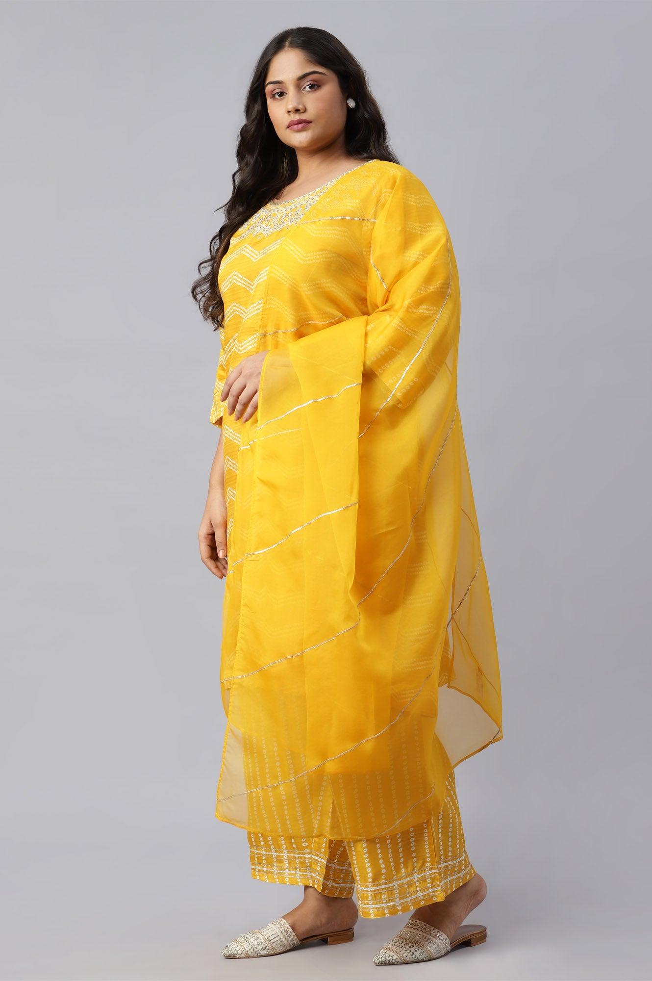 W for Woman Green Plus Size Printed Gillet With Off-White kurta And Green Parallel Pants Set