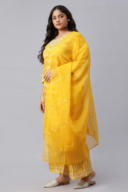 W for Woman Green Plus Size Printed Gillet With Off-White kurta And Green Parallel Pants Set