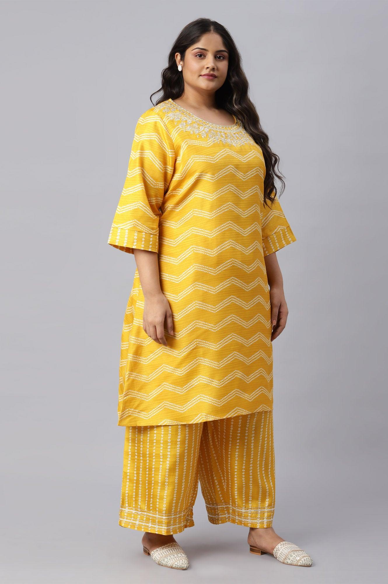 W for Woman Green Plus Size Printed Gillet With Off-White kurta And Green Parallel Pants Set