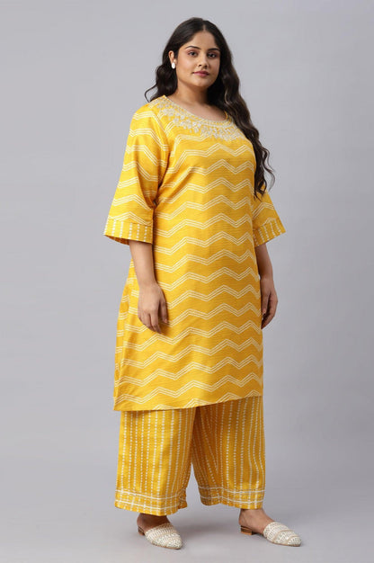 W for Woman Green Plus Size Printed Gillet With Off-White kurta And Green Parallel Pants Set