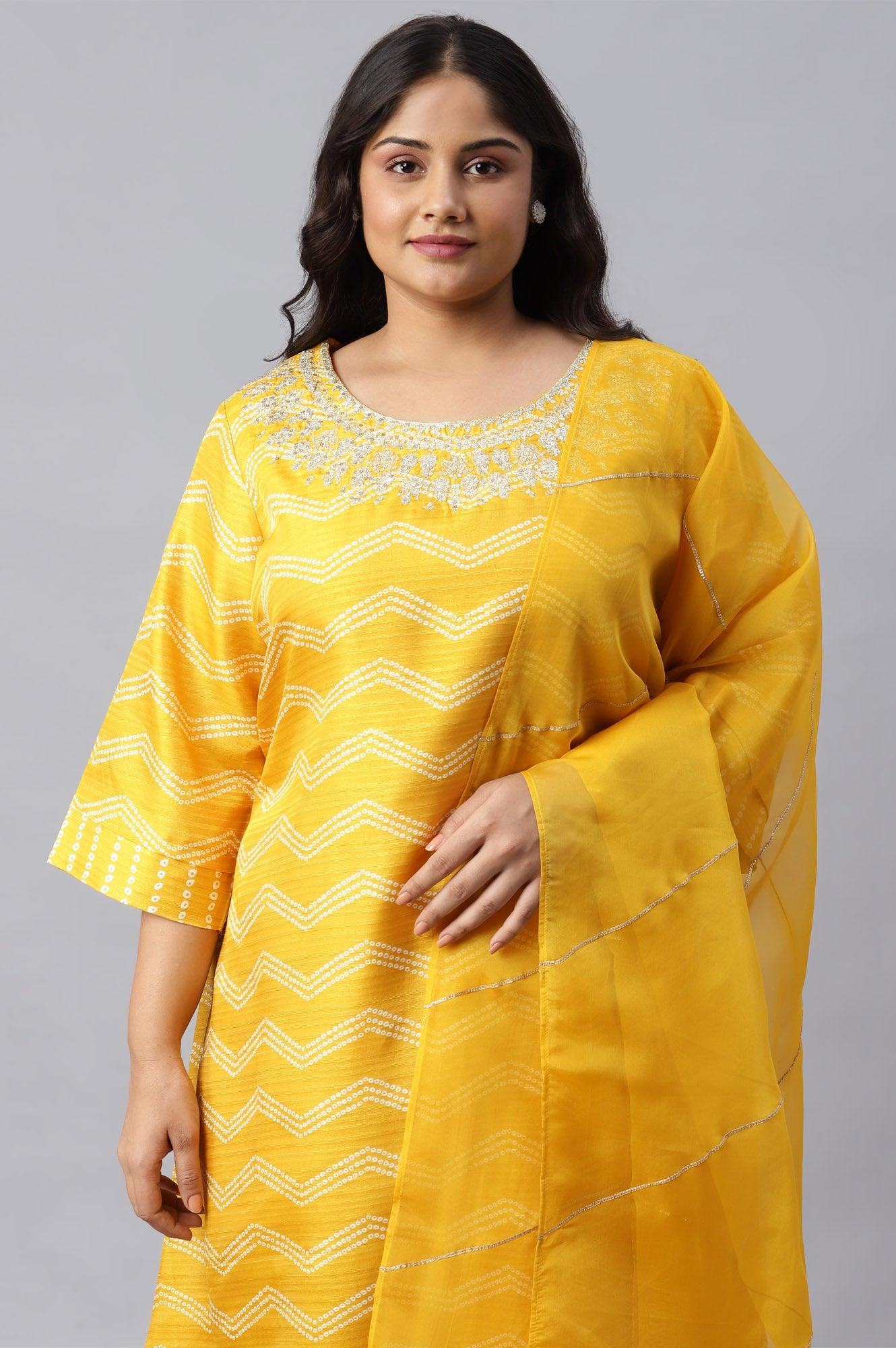 W for Woman Green Plus Size Printed Gillet With Off-White kurta And Green Parallel Pants Set